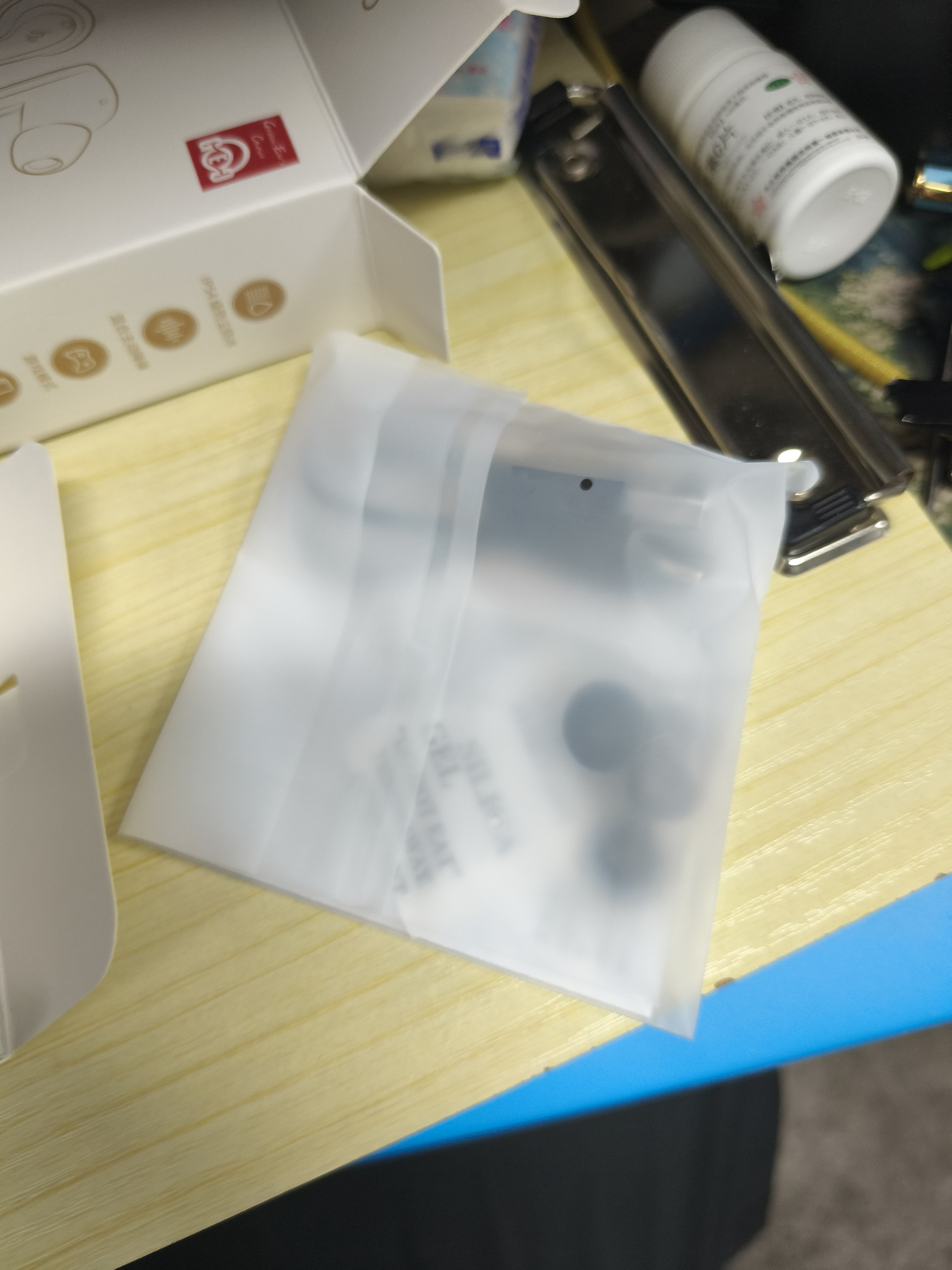 漫步者（EDIFIER）FitBuds Pro真无线主动降噪蓝牙耳机太空舱入耳式低延迟轻奢学生音乐游戏运动礼物适配于苹果华为 【皮革纹理设计】秘境蓝+收纳袋 实拍图