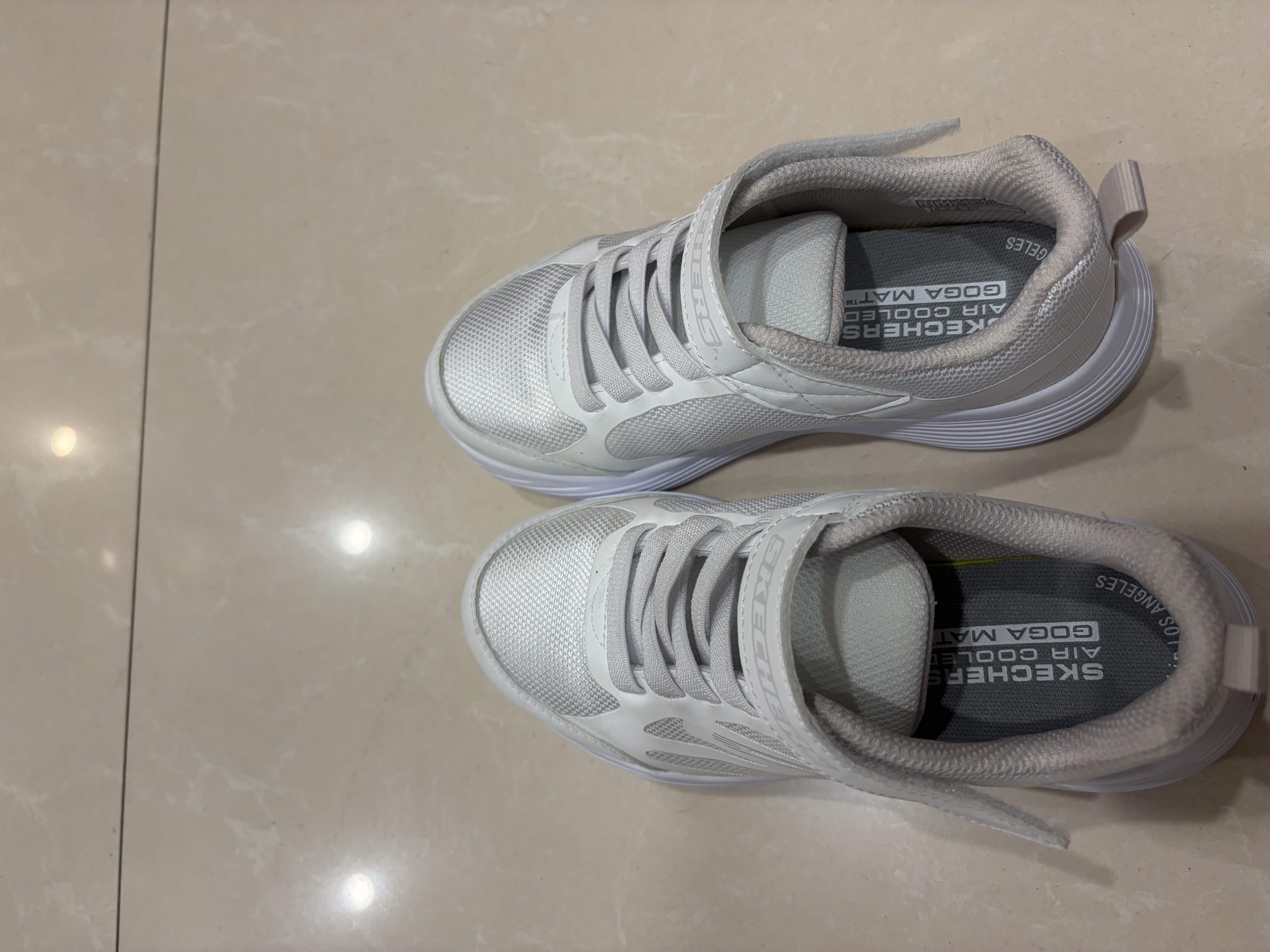 Skechers斯凯奇自营儿童运动鞋女大童跑步鞋轻便减震魔术贴童鞋302429L 实拍图
