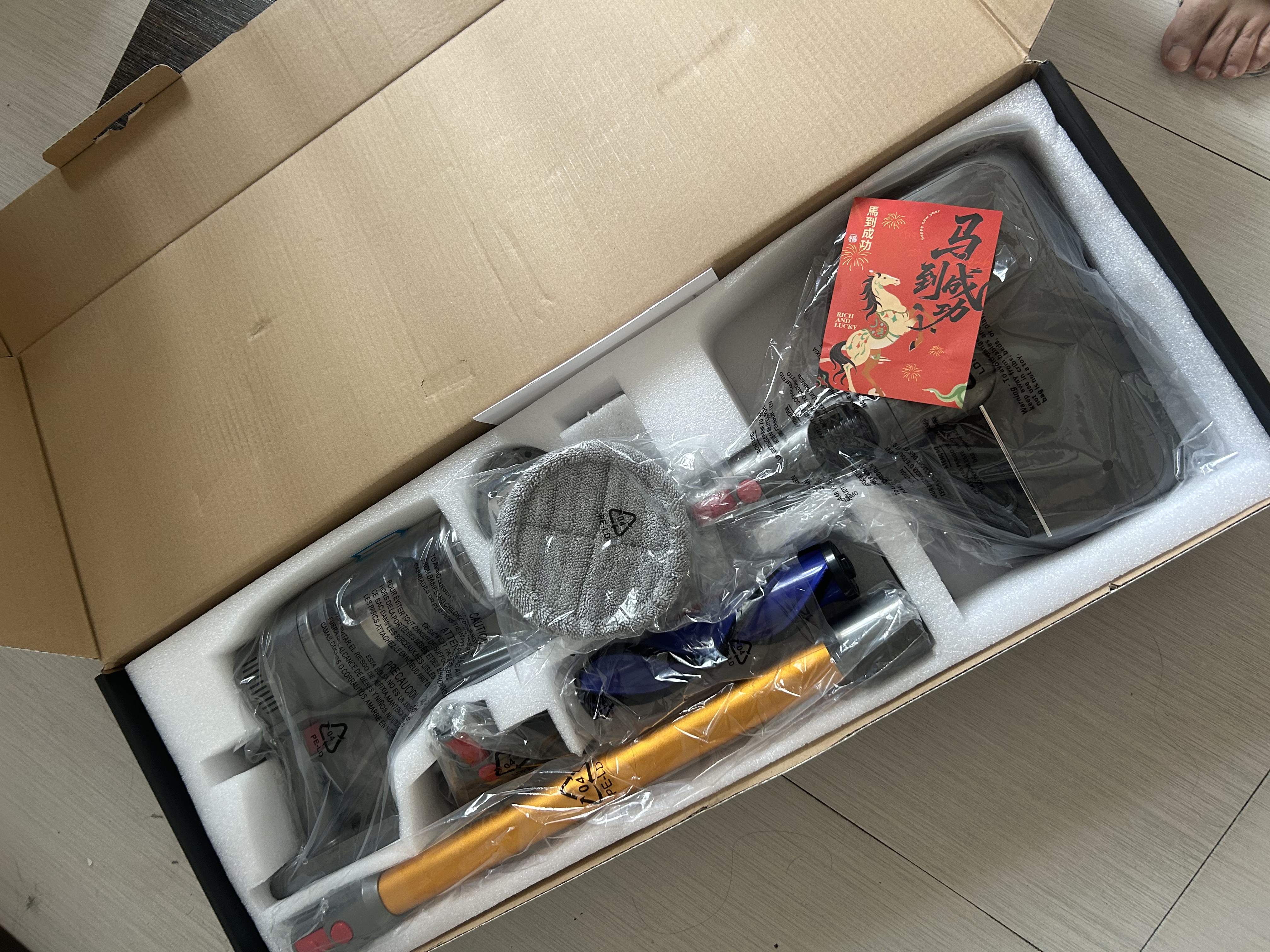 徕芬万家手持无线吸尘器静音大吸力吸尘拖地擦地吸拖一体智能全自动除螨床宝猫狗宠物长续航团建礼物 V101PRO匠心高定版 员工福利公司团建年会最佳礼物 实拍图