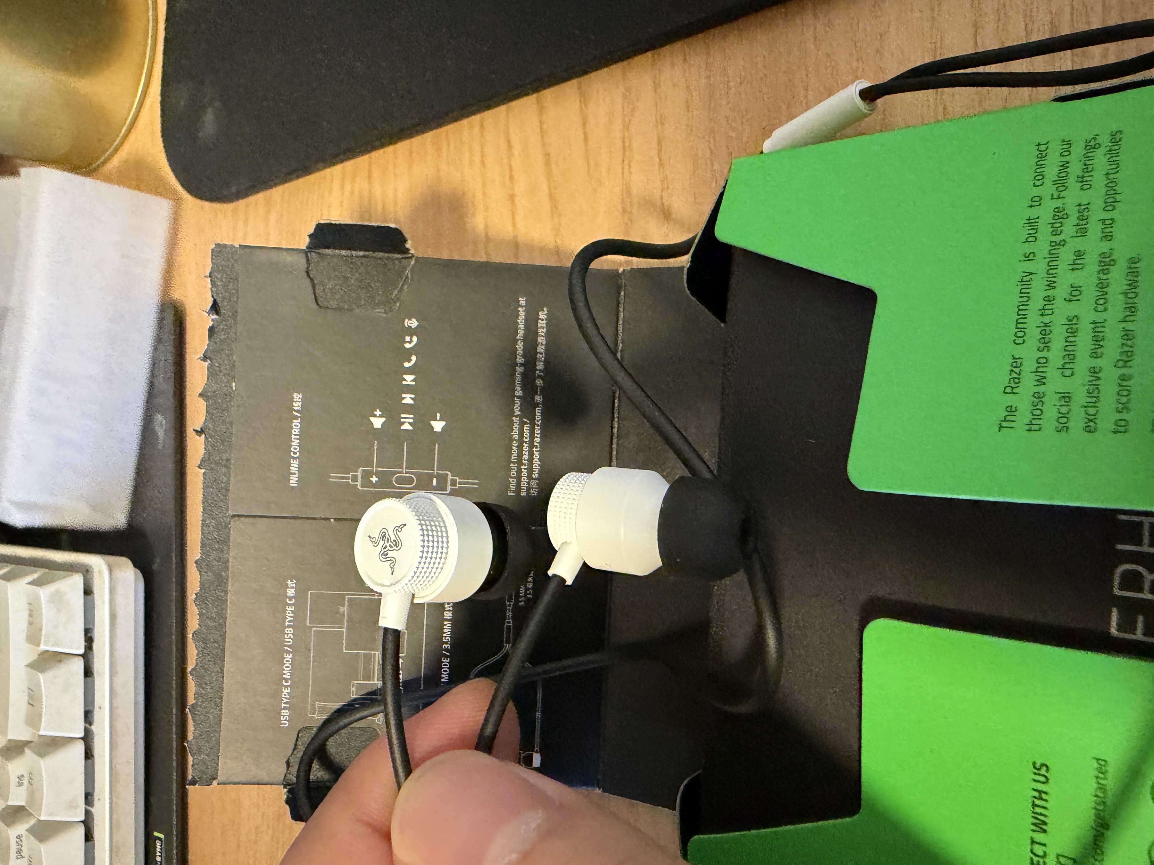 雷蛇（Razer）战锤狂鲨V3有线入耳式耳机 7.1环绕声 吃鸡神器 三角洲官方指定 Type C 白色（赠THX软件 可调EQ） 实拍图