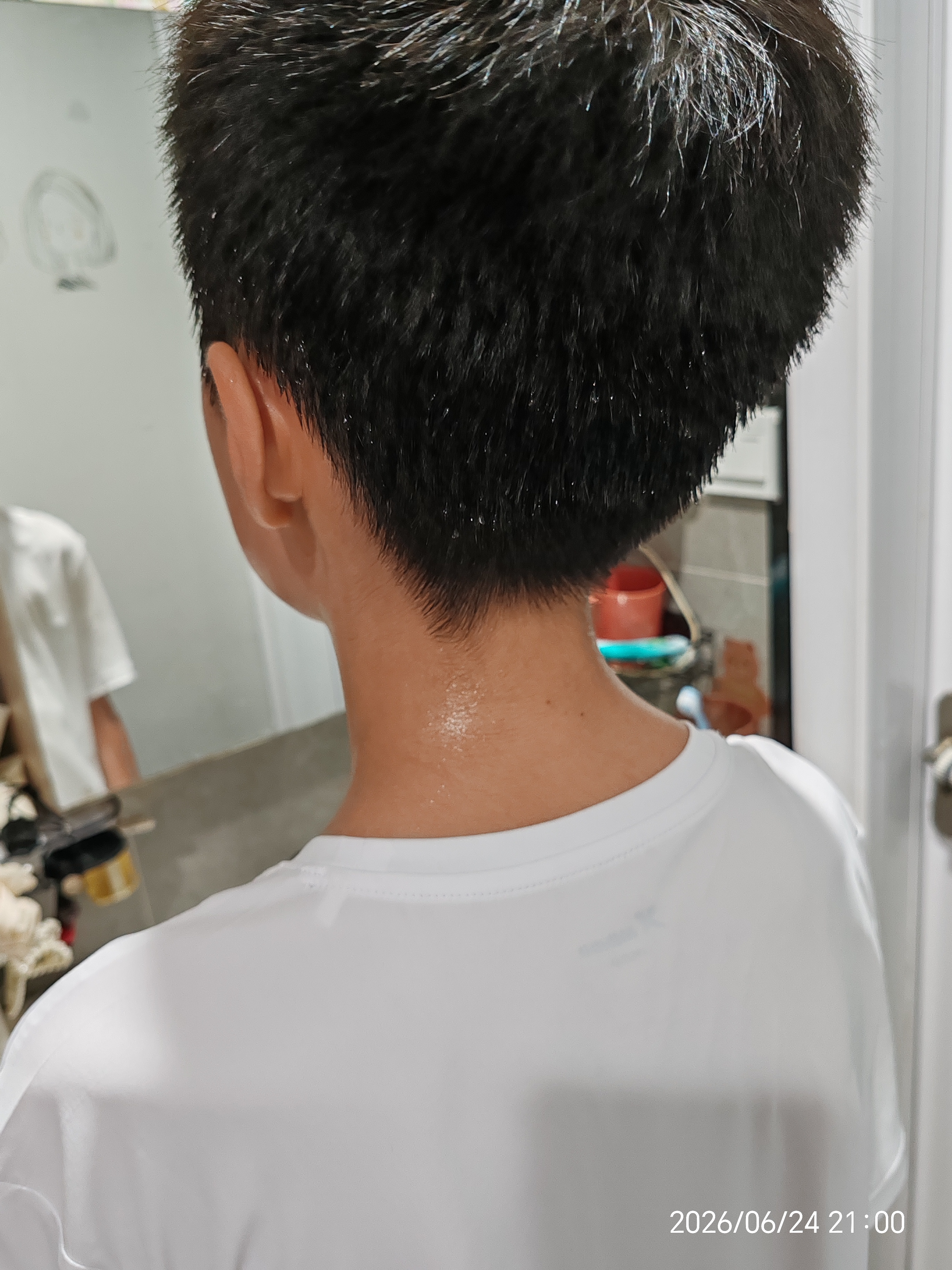 特步（XTEP）童装中大童男女童短袖T恤夏季薄款上衣速干凉感运动纯棉吸湿短T 珍珠白 【六边形-速干凉感】 175 cm 实拍图