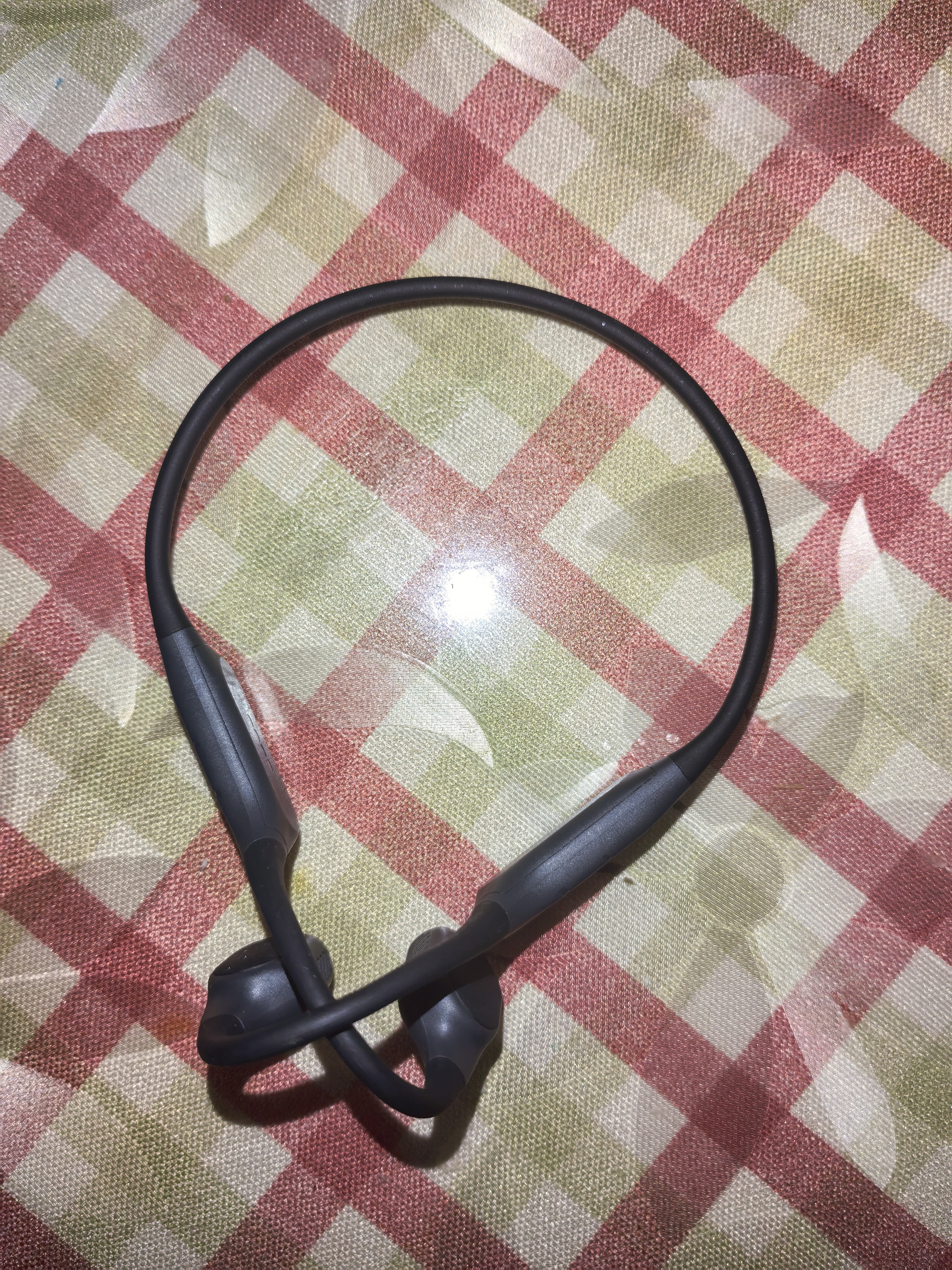 爱国者（aigo）真骨传导蓝牙游泳耳机 挂耳开放式儿童耳机32G存储MP3 IP68防水 升级软硅胶后挂GS08 黑色 实拍图