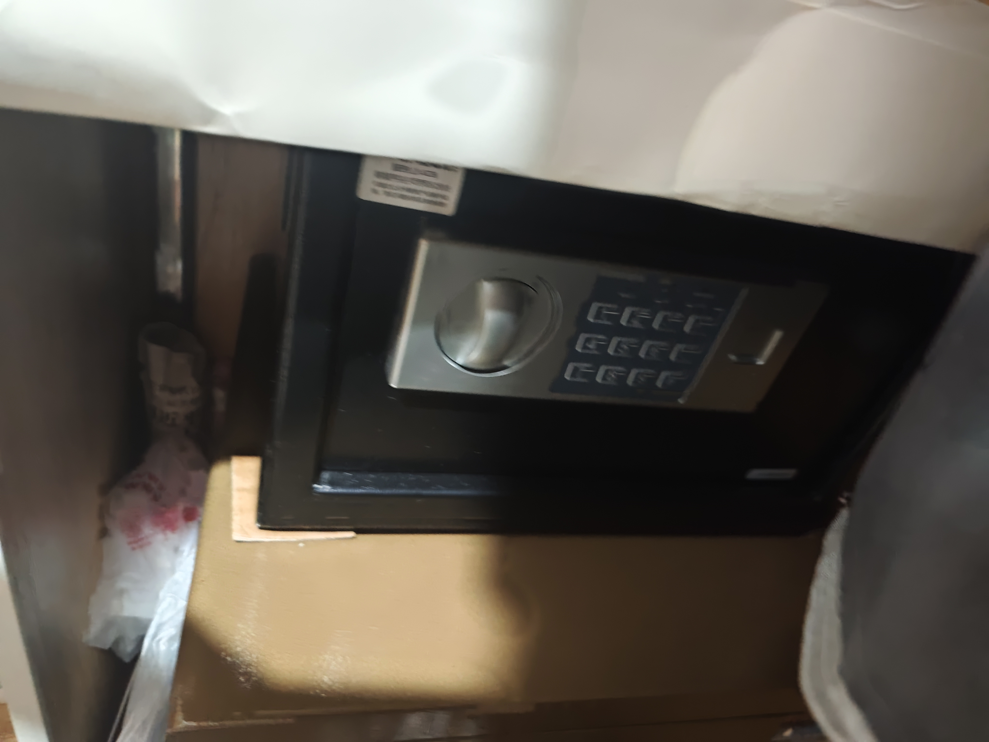 得力（deli）保险箱 家用办公电子密码保险箱小型保管箱入墙入柜私密箱隐藏保密柜 可固定安装 25cm墨玉黑 实拍图