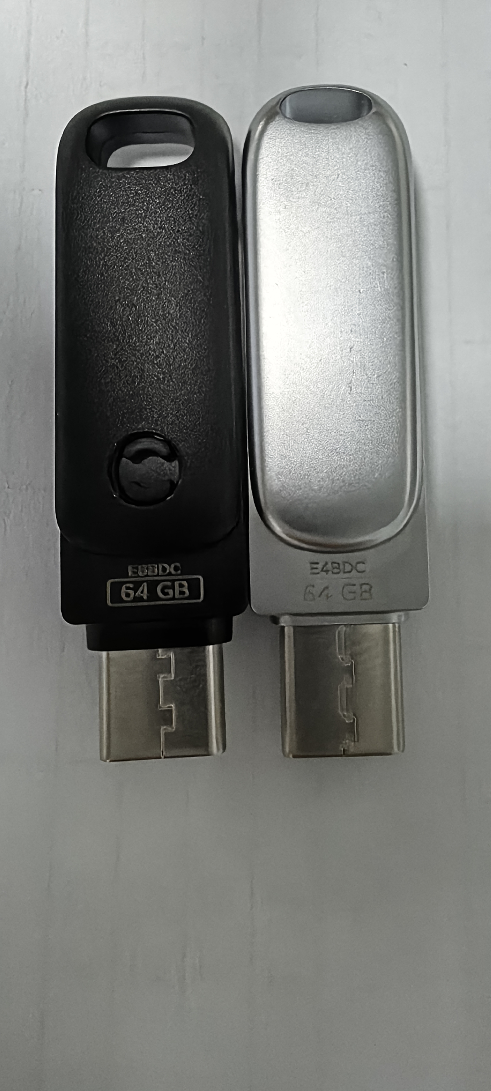 闪迪（SanDisk）64GB Type-C USB3.2 手机U盘DDC3黑色 读速高达300MB/s 自动备份 手机电脑两用 双接口大容量优盘 实拍图