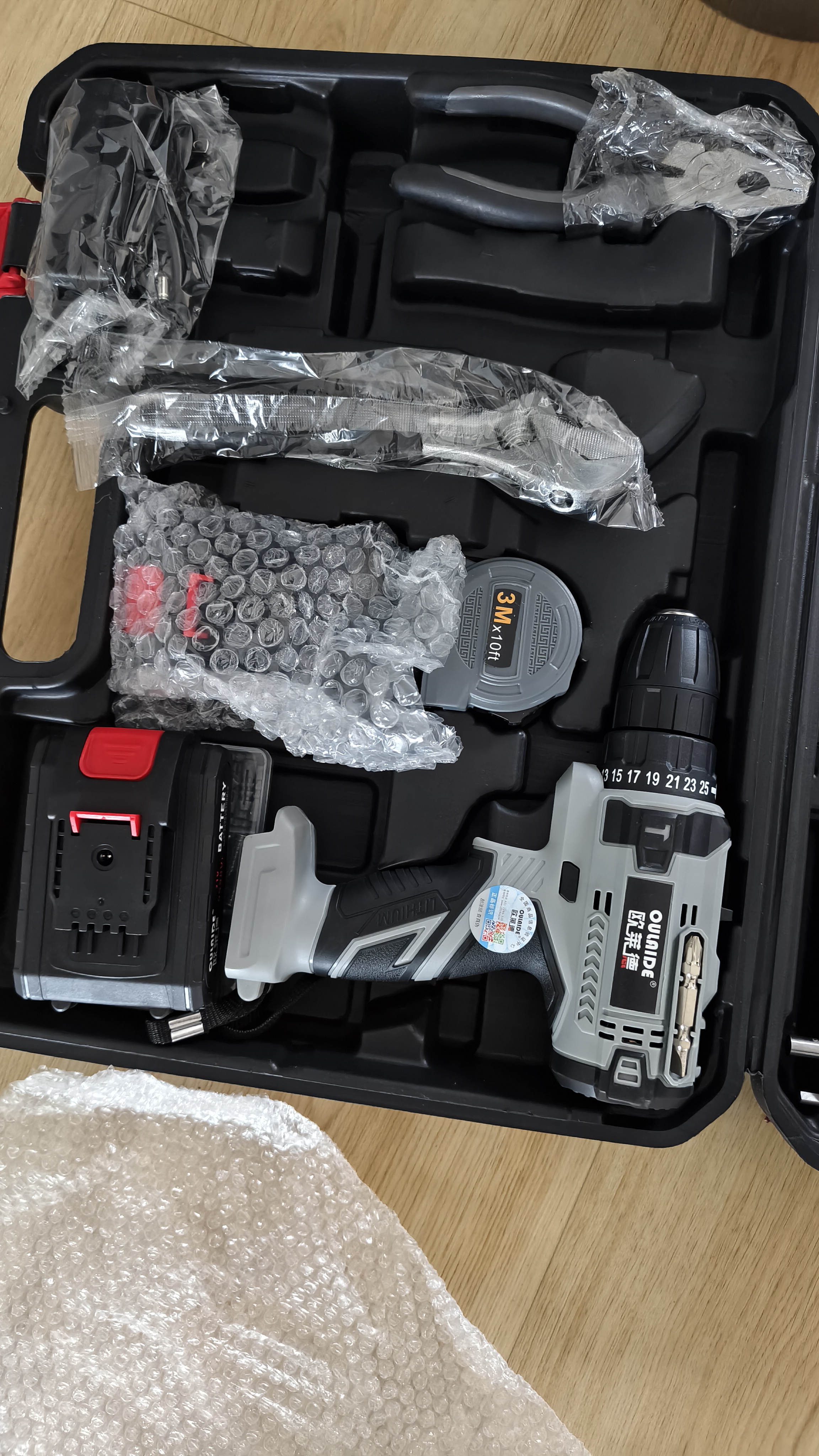 欧莱德手电钻21V锂电钻工具箱全套家用五金多功能收纳箱套装 升级全身包胶21v锂电全套工具箱套装双电 实拍图
