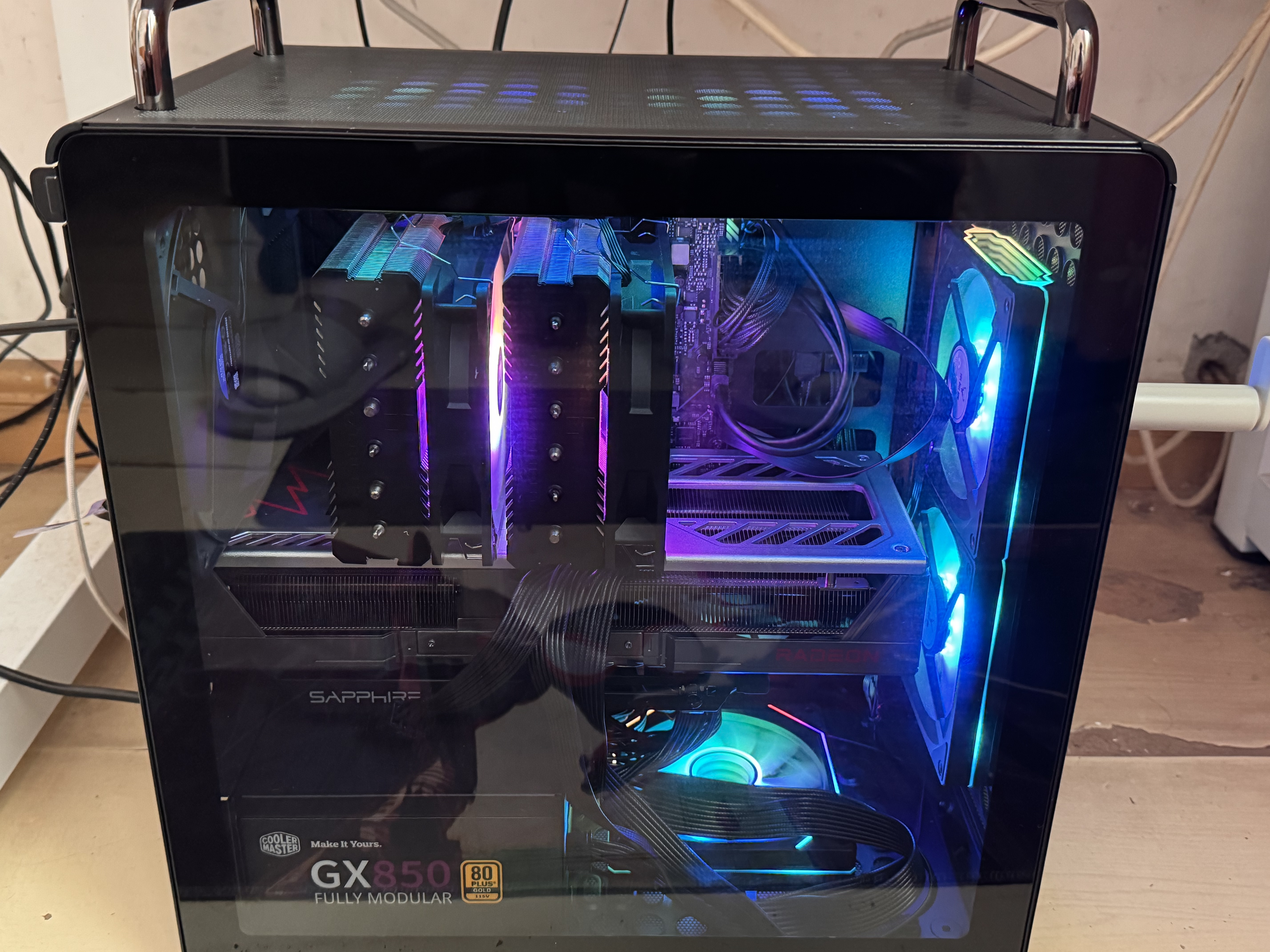 酷冷至尊（CoolerMaster）Qube酷方340 MATX电脑机箱/双向自由放置/钢玻侧板/带提手 洞洞板创意机箱/预装风扇/240水冷位 实拍图