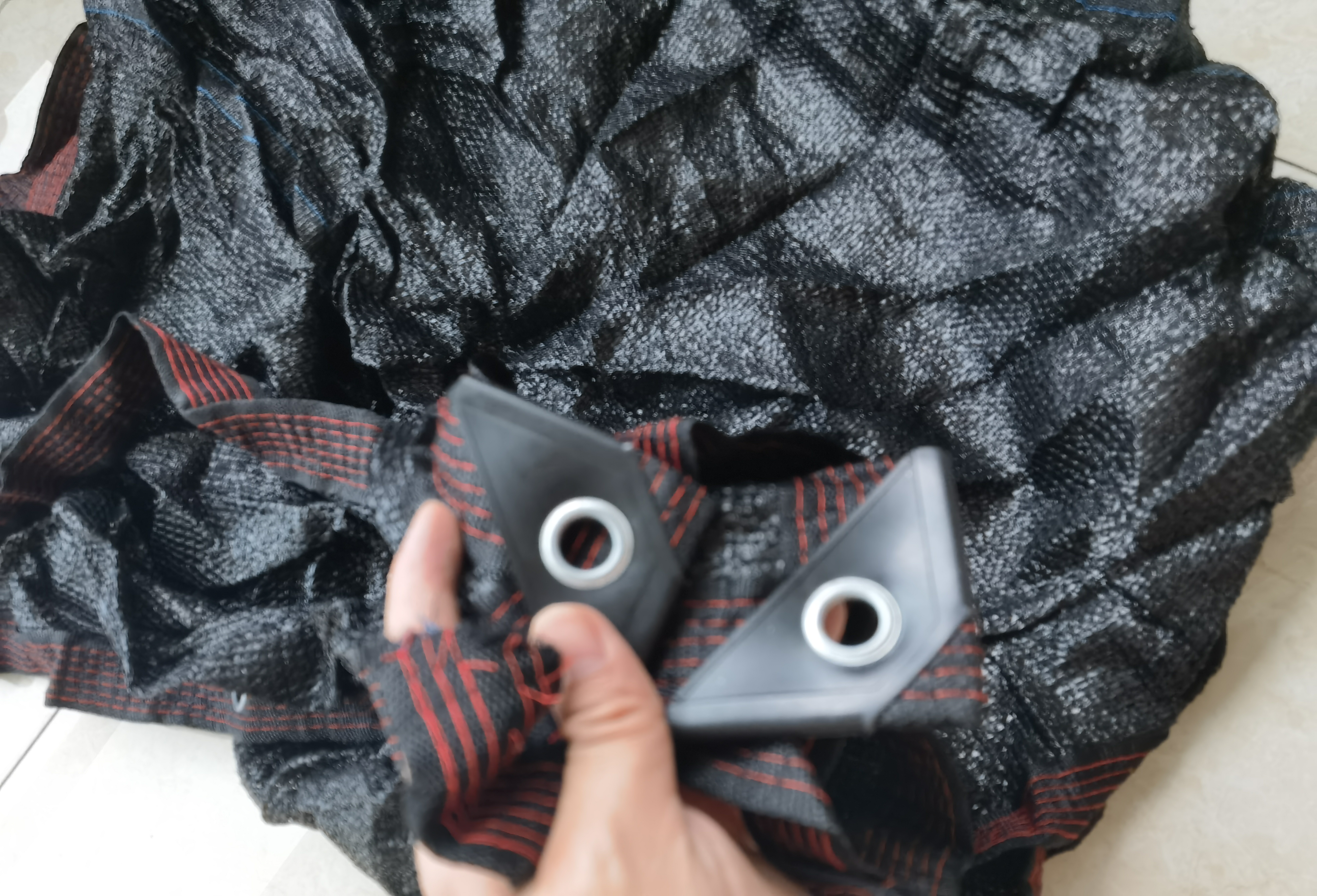遮阳网防晒网纱布抗老化隔热网黑色加厚加密遮阴庭院大棚楼顶户外 加强筋【高抗紫外线98%】送拉绳 【2米宽X1米长】包边打孔+送拉绳 实拍图