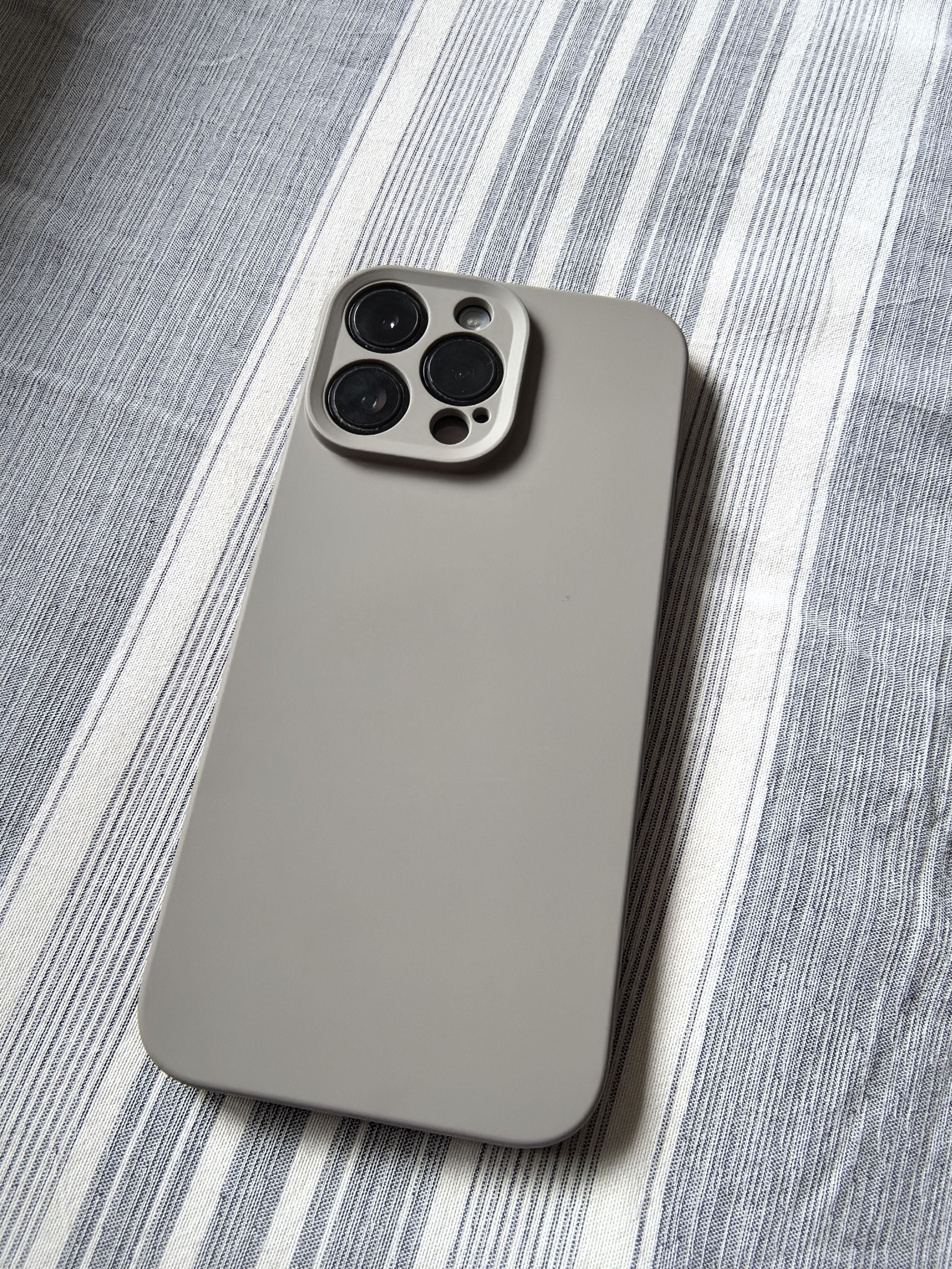 奶小鸭 适用苹果13promax手机壳 iphone13promax保护套镜头全包液态硅胶超薄防摔简约软壳男女款 钛金色 实拍图