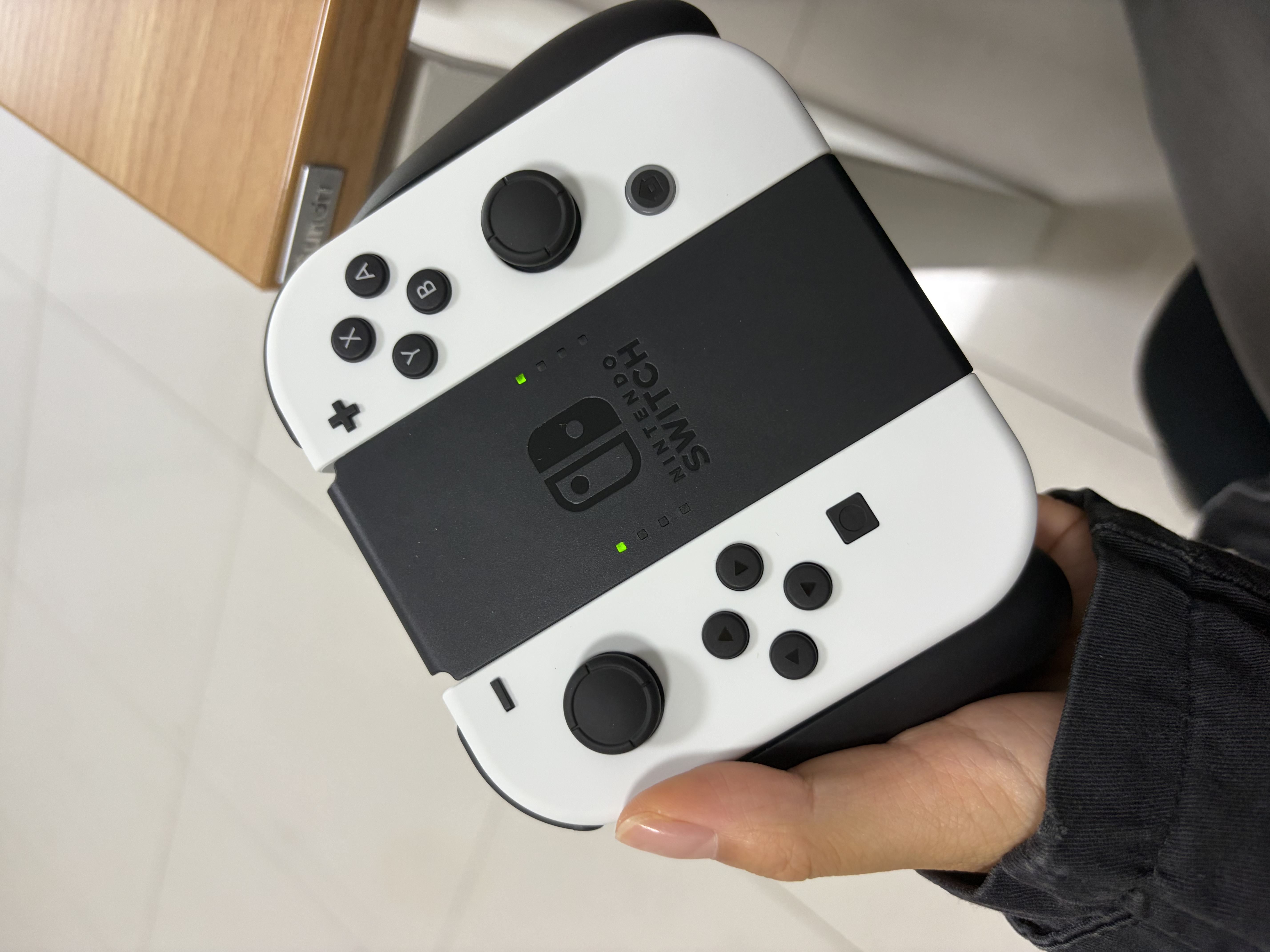 任天堂（Nintendo）【国内保税仓】Switch2/1代 OLED/续航加强日版/港版便携家用ns体感游戏机掌机 日版OLED白色64GB保税（赠共享会员） 实拍图