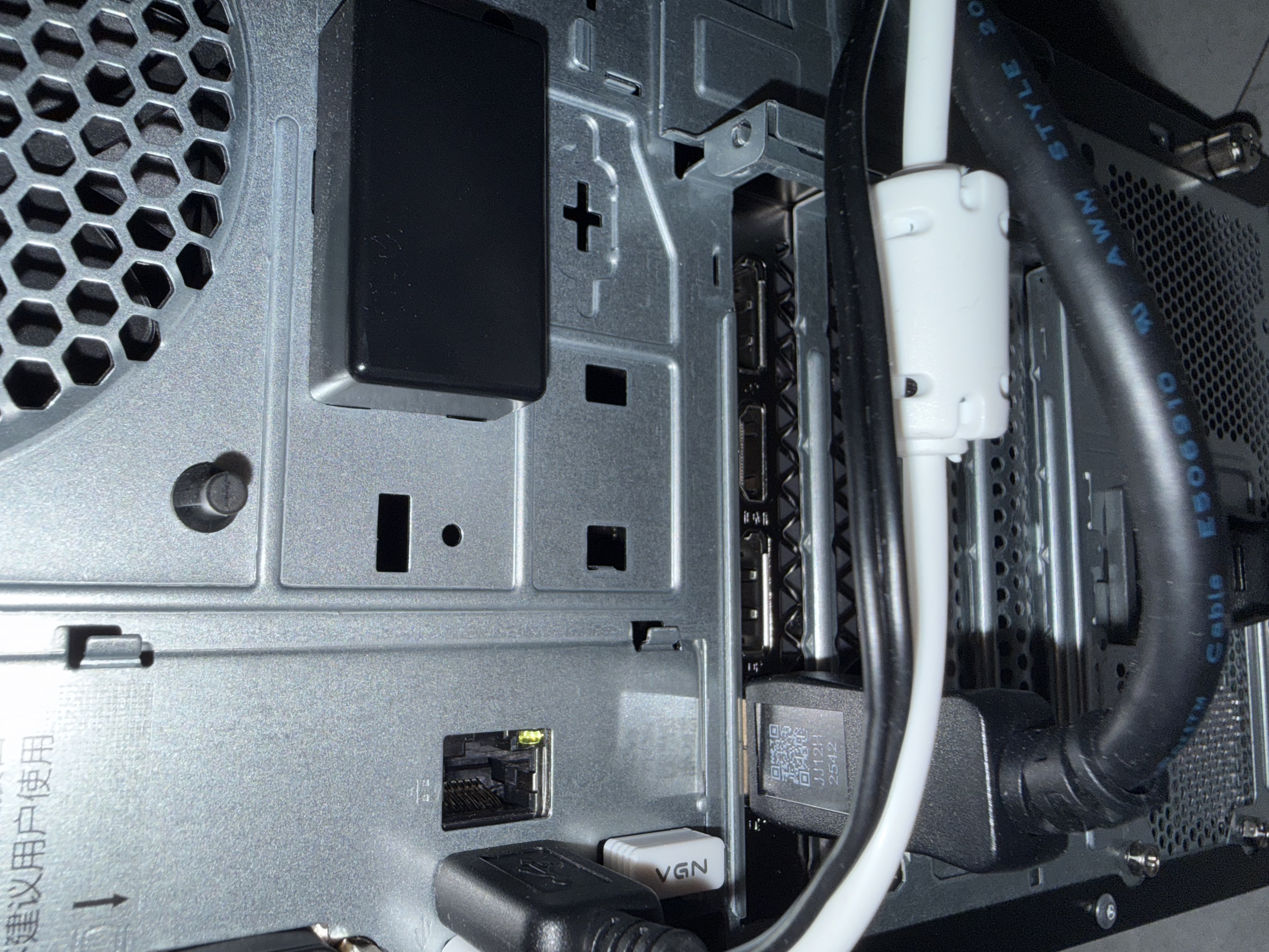 联想（Lenovo）GeekPro游戏主机(14代i5-14400 RX7650 8GB显卡 16G DDR5 512G SSD)27英寸套机 实拍图