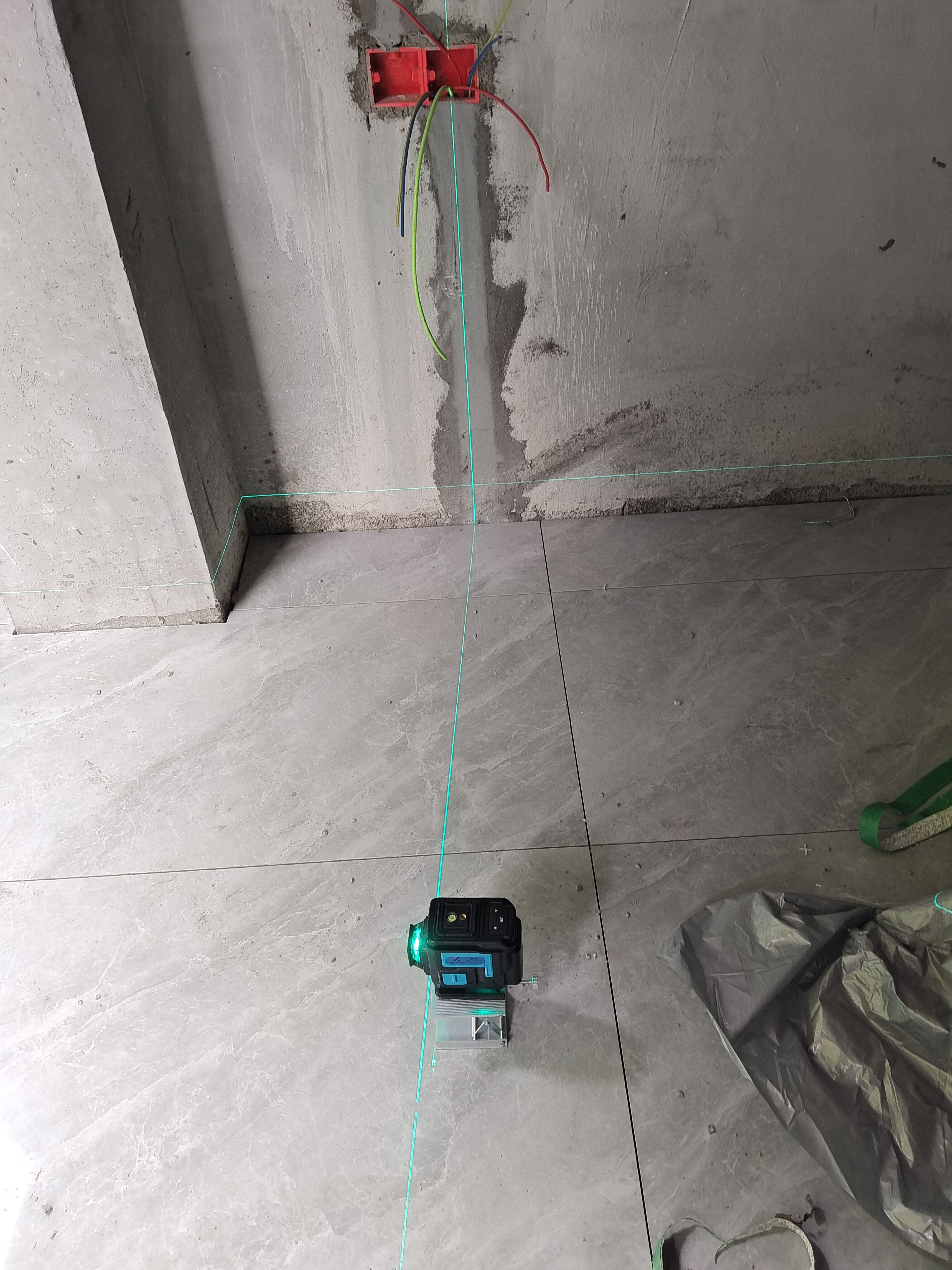 准心高精度红外线水平仪贴墙贴地一体激光平水仪德国强光LD自动调平 【数显锂电】专业蓝光12线+配件 实拍图