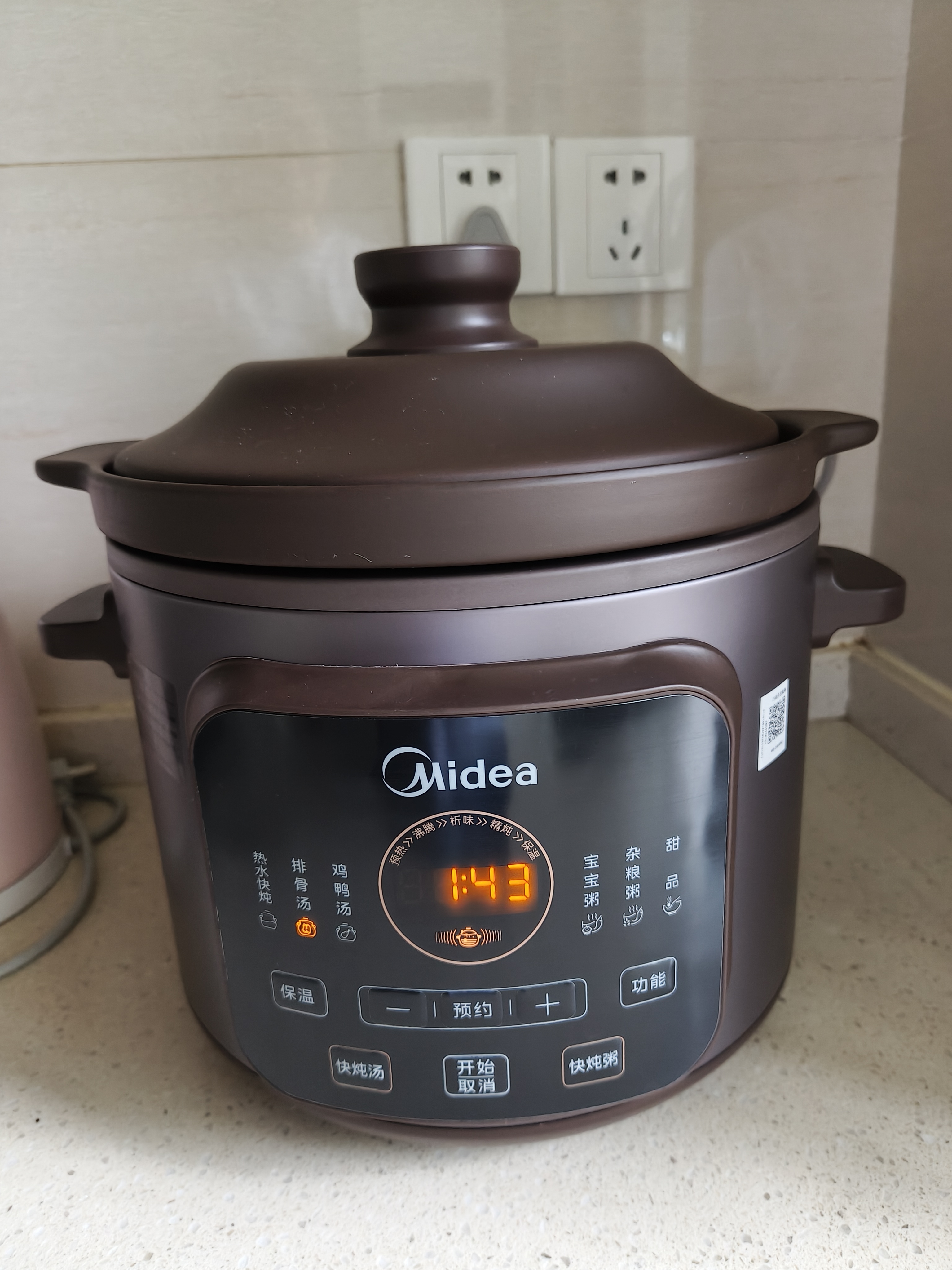 美的（Midea）煲汤电炖锅3-4人用  家用电砂锅煲汤锅炖汤蛊电炖锅 慢炖多功能煮小米粥  可预约保温 紫砂内胆 DGE4052 4L 实拍图