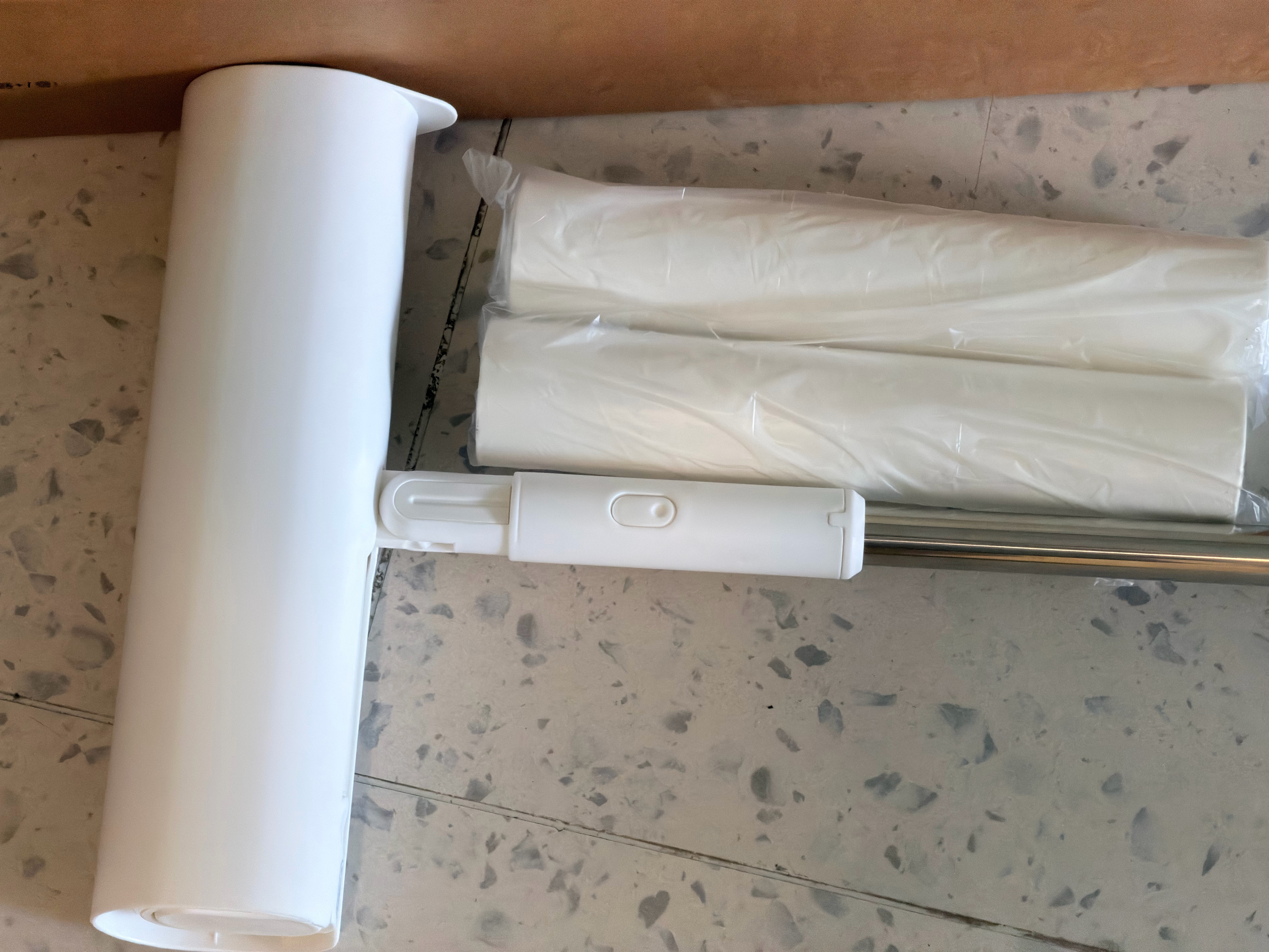京东京造长杆粘毛器24cm7卷420撕滚筒带壳毡毛卷纸衣服地毯宠物除毛神器 实拍图