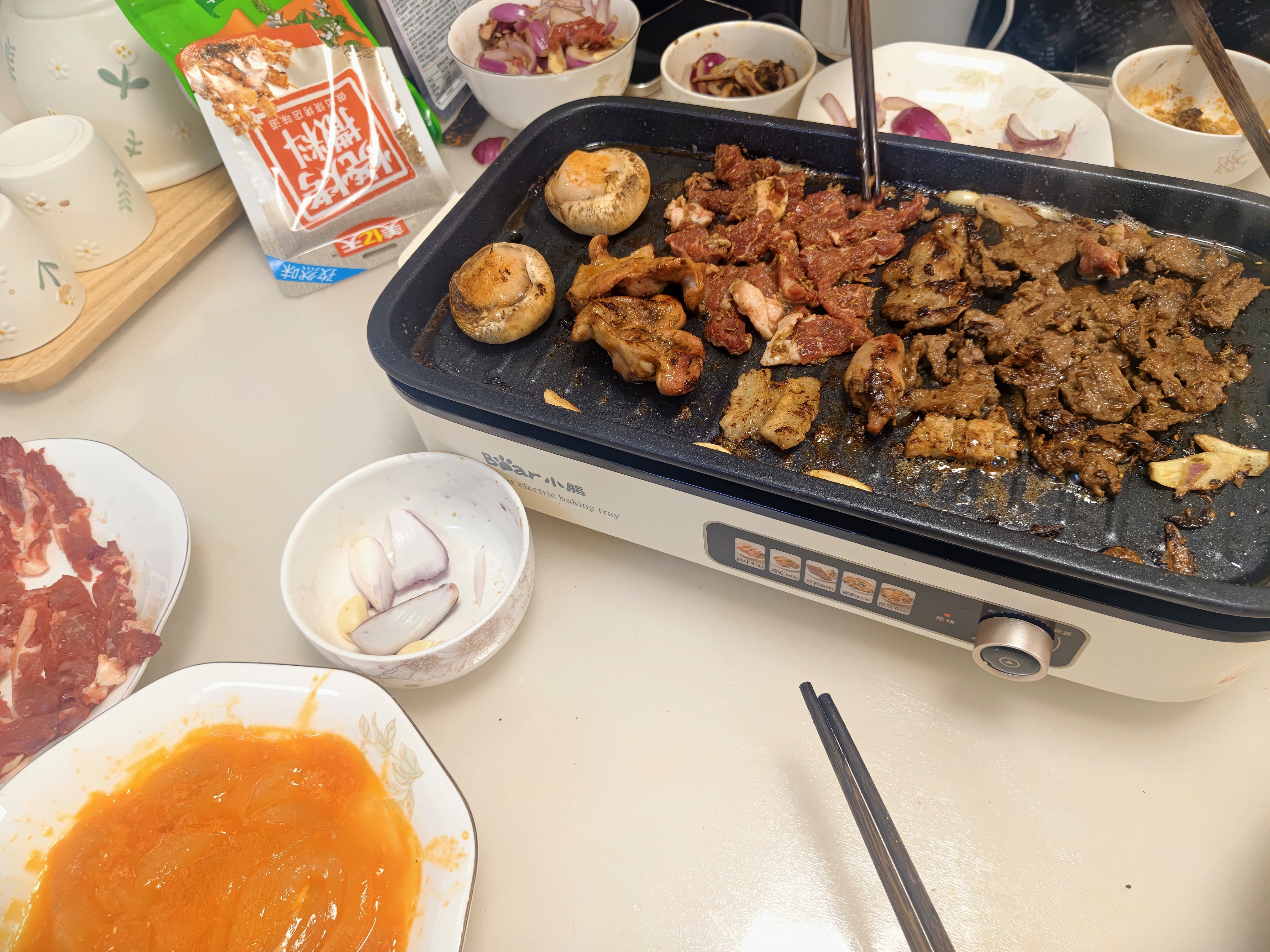 小熊（Bear）烤肉电烤盘 烤肉锅家用 一体多功能锅不沾可拆电烧烤炉 DKL-Y15C1 实拍图