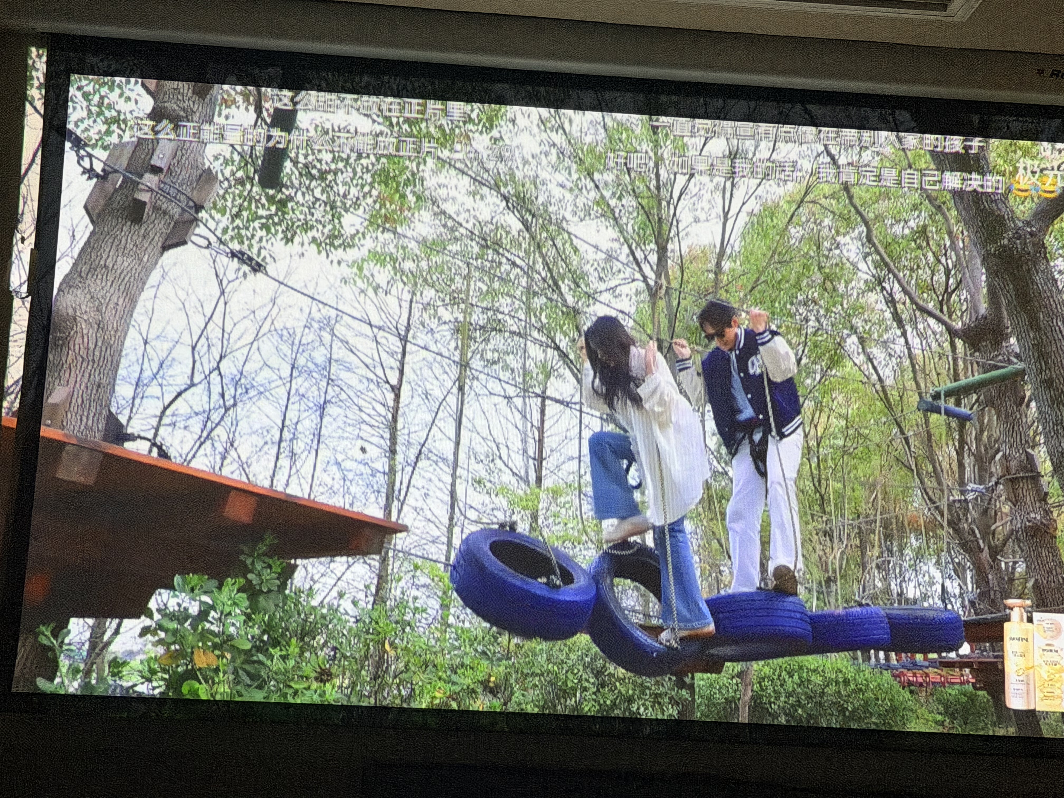 极米（XGIMI）Z6X 第五代 高亮版升级 700CVIA 投影仪家用 轻薄投影机1080P智能家庭影院 一体式云台 国家补贴 实拍图