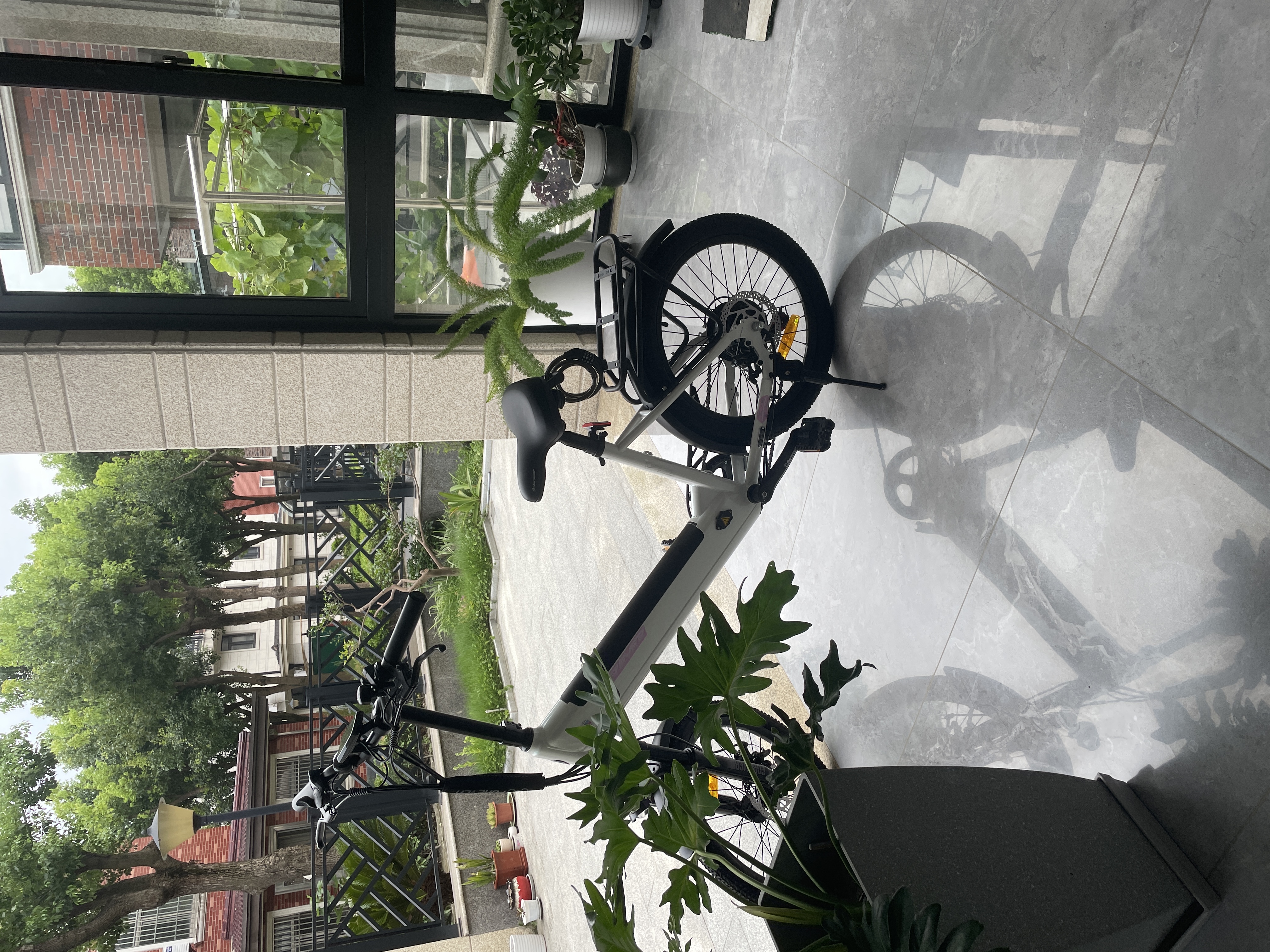永久（FOREVER）20寸电助力自行车山地车350W电机超长续航7速变速可拆卸锂电池 F78Pro-幻彩白-20寸/速度传感 助力续航50-60KM 实拍图