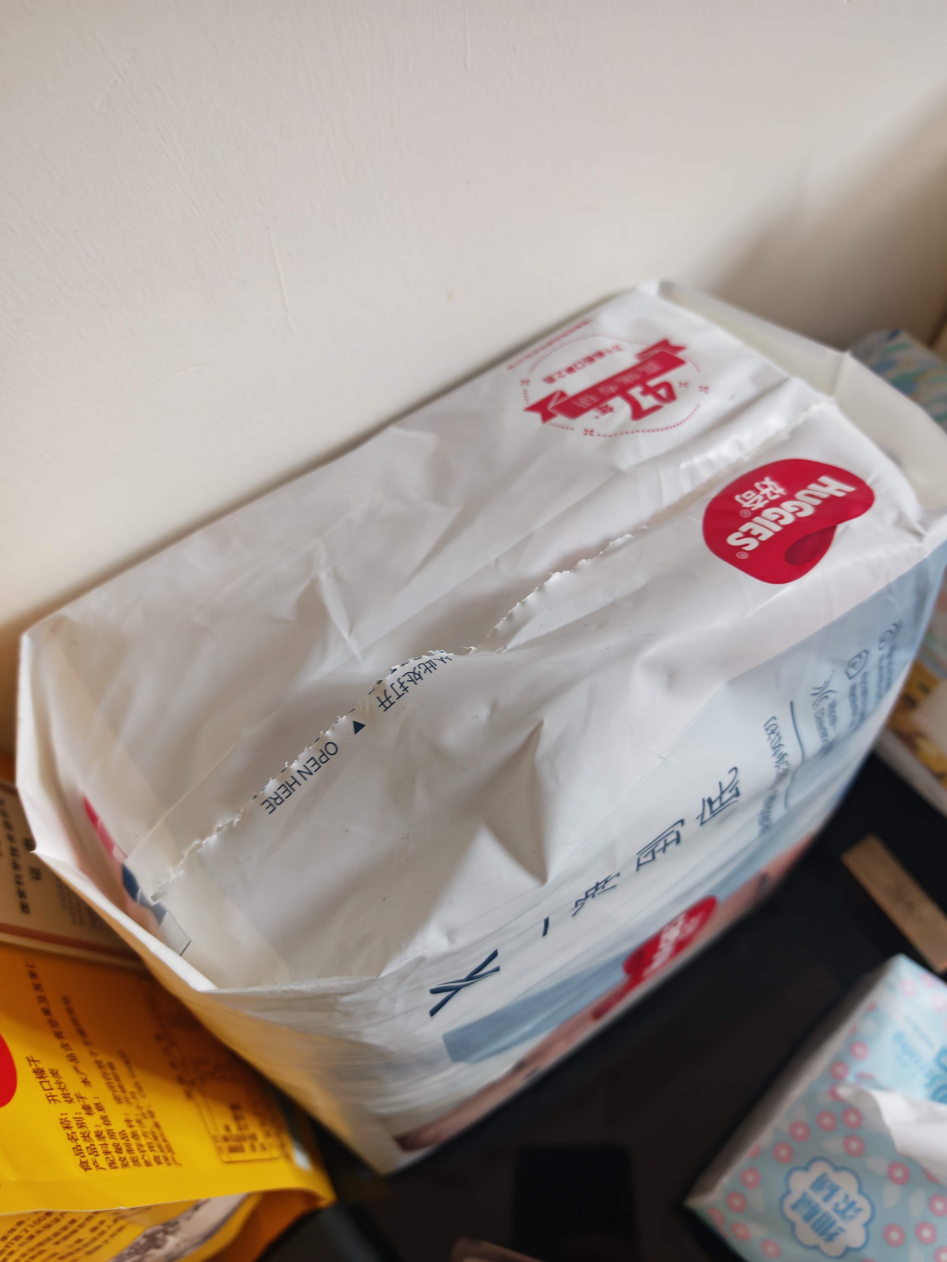 好奇（Huggies）金装小黑洞纸尿裤M162片(6-11kg)尿不湿【速干不易红】 实拍图