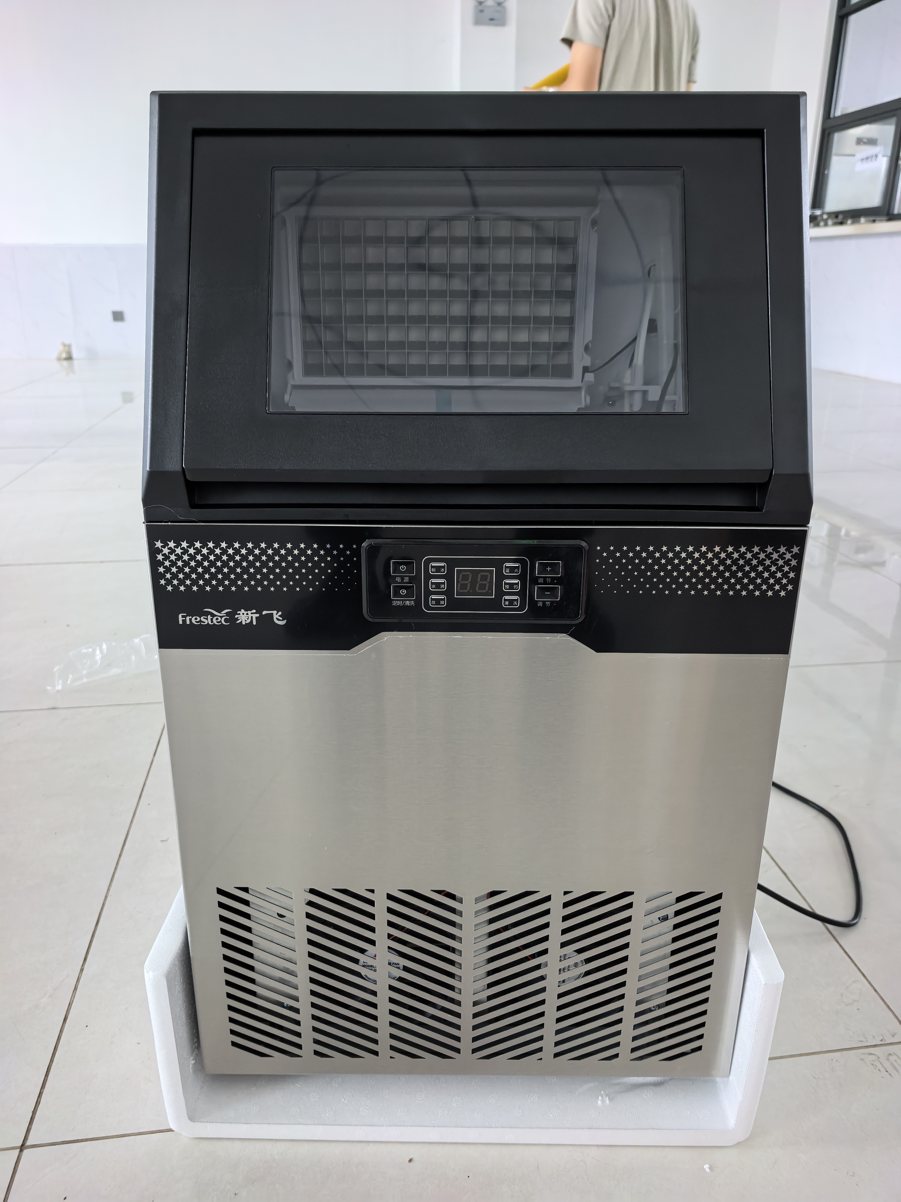 新飞 （Frestec）制冰机商用奶茶店小型55-400KG大型桶装水制冰器KTV吧台冰块制作机自动制冰机 【中大型】78颗产110KG-自来水（旺铺推荐） 实拍图