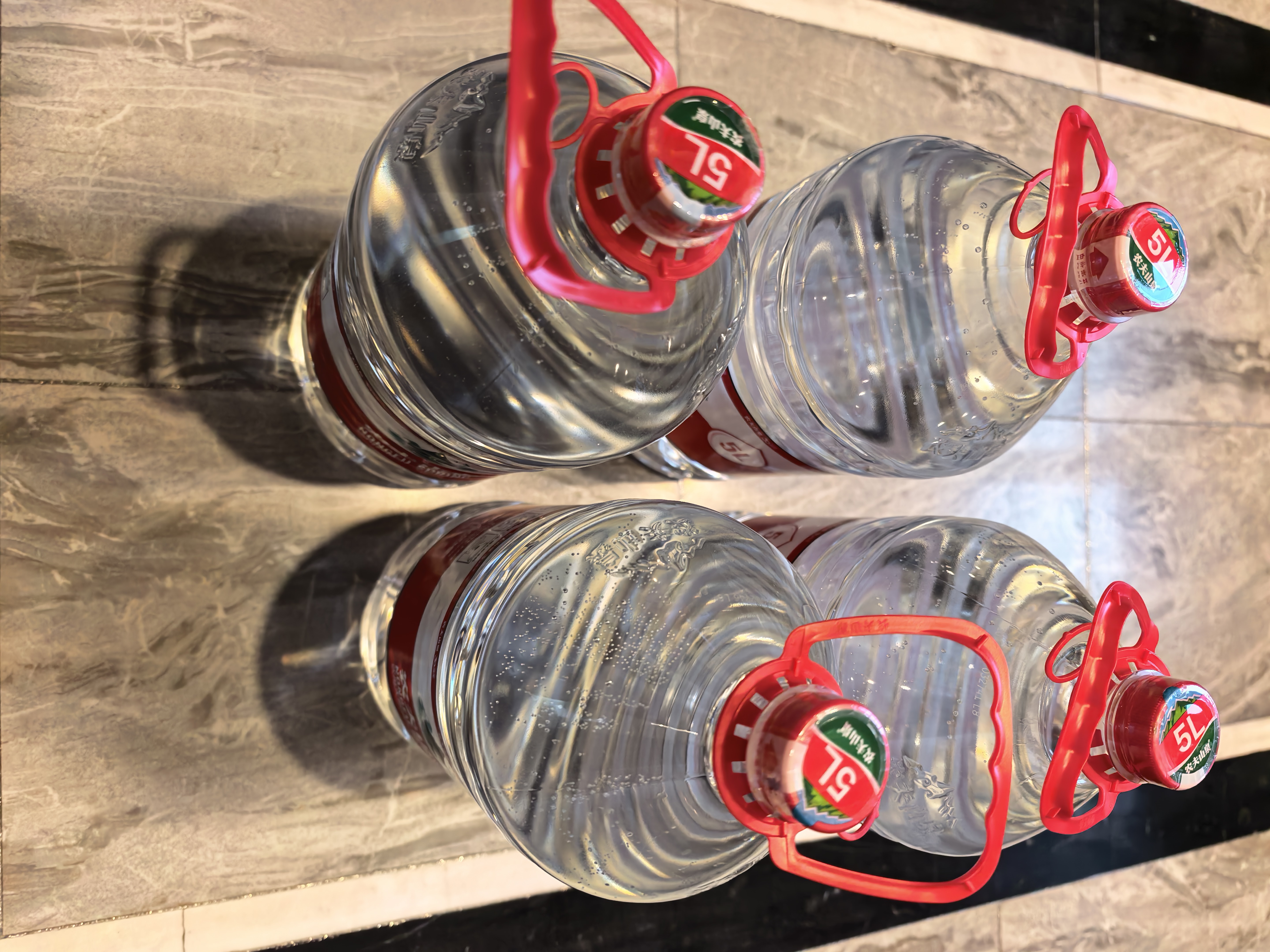 农夫山泉 饮用水 饮用天然水5L*4桶 整箱装 桶装水随机包装 实拍图