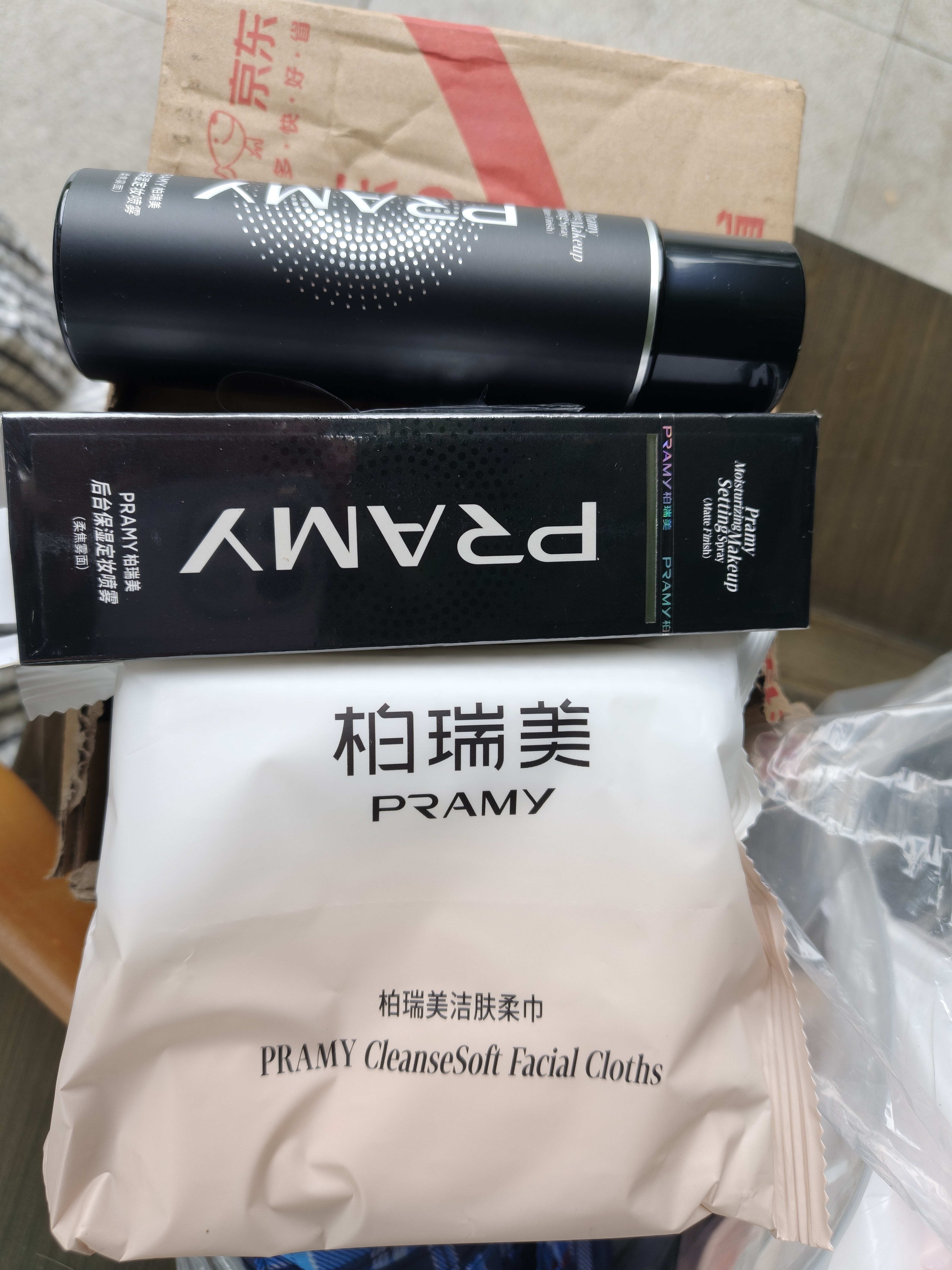 柏瑞美（PRAMY）定妆喷雾黑瓶100ml持久定妆控油防水防汗保湿节日礼物 实拍图
