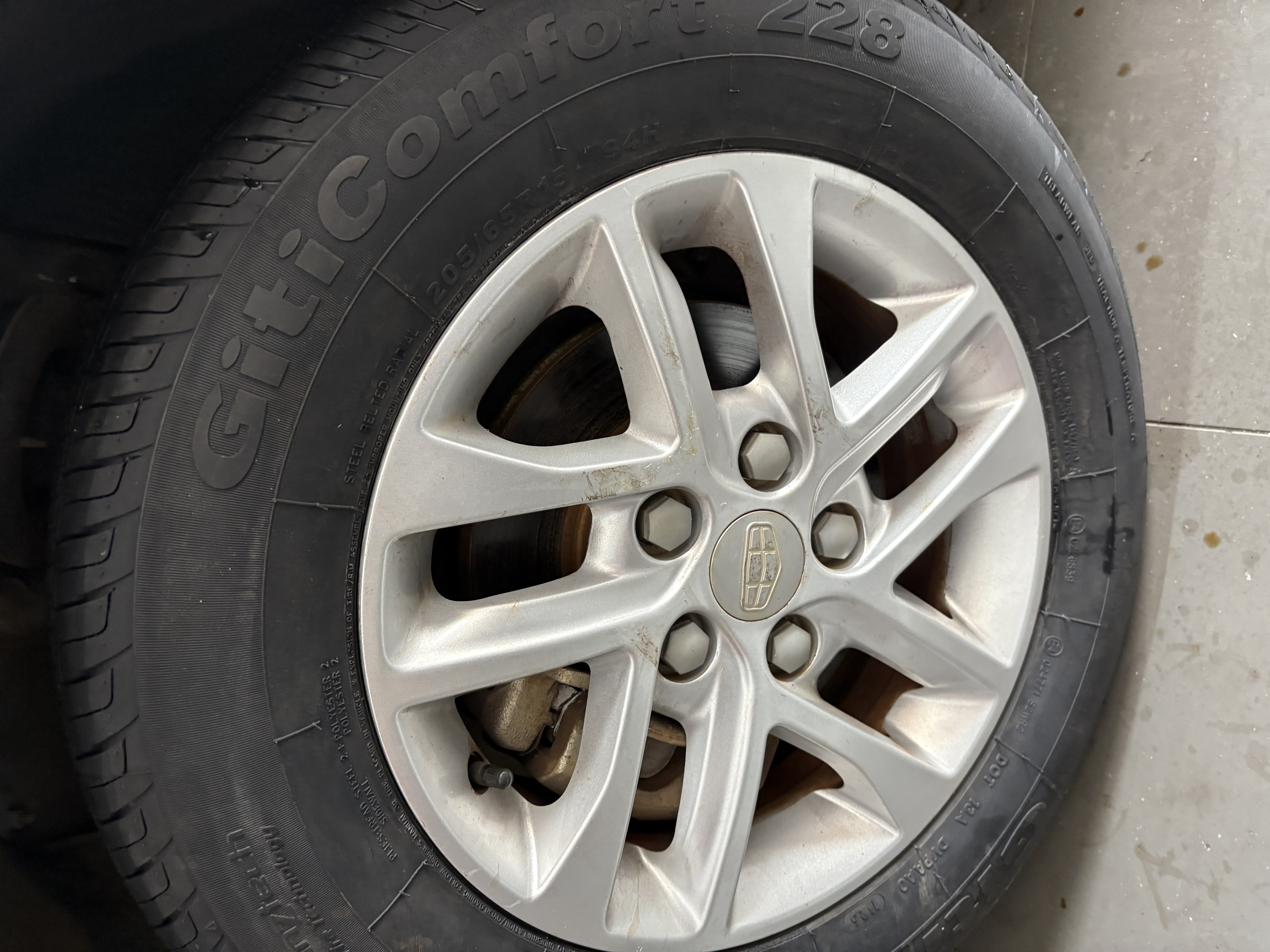佳通轮胎(Giti)轮胎205/65R15 94H 228 适配帝豪/帝豪EC7/科鲁兹/标致2008 实拍图