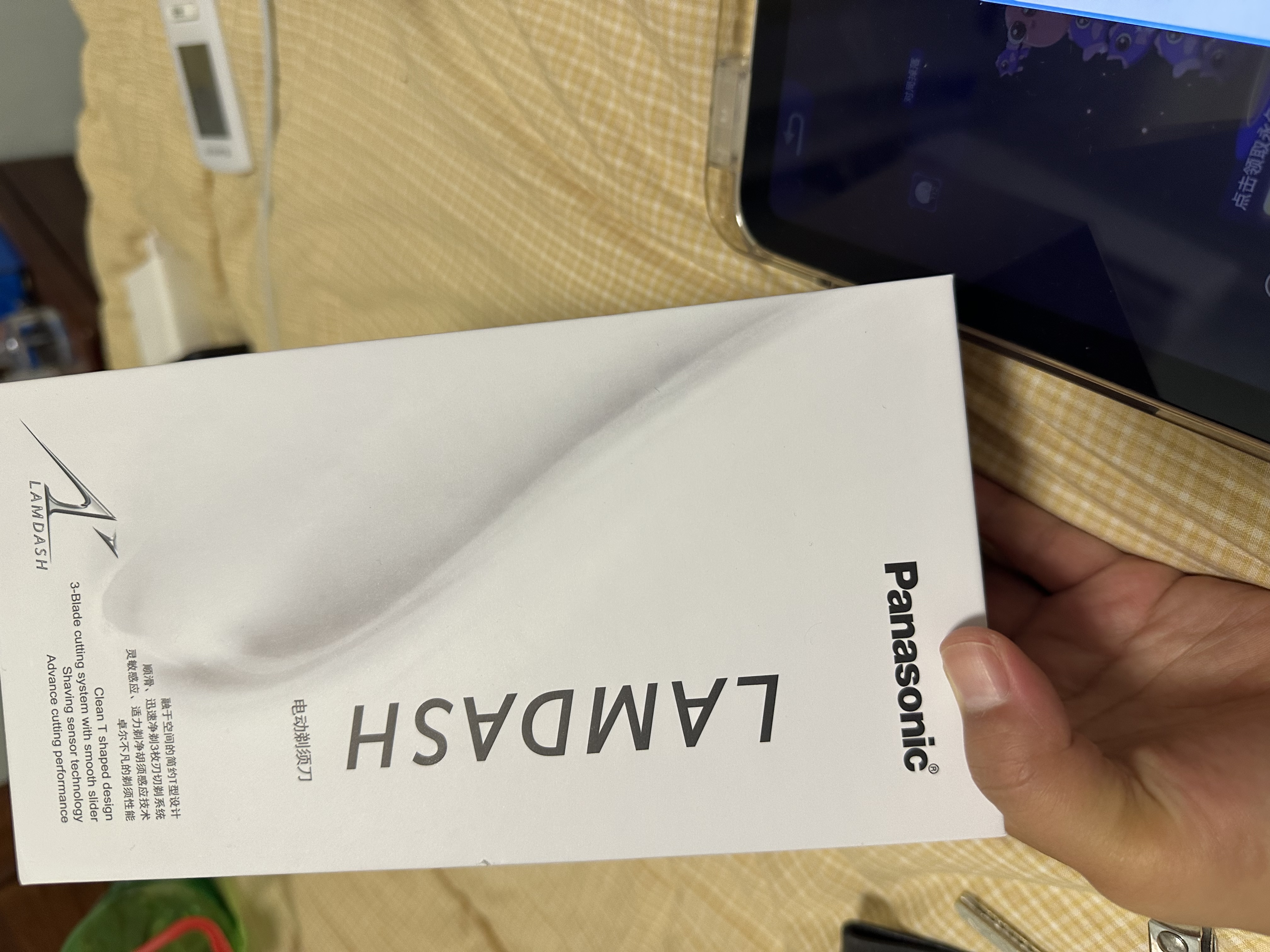 松下（Panasonic）【焕新补贴】小锤子3.0电动剃须刀往复式顺滑双滚轮亲肤智能旅行刮胡须刀便携款送男友生日LM36 抗菌升级丨流光白常规款 实拍图
