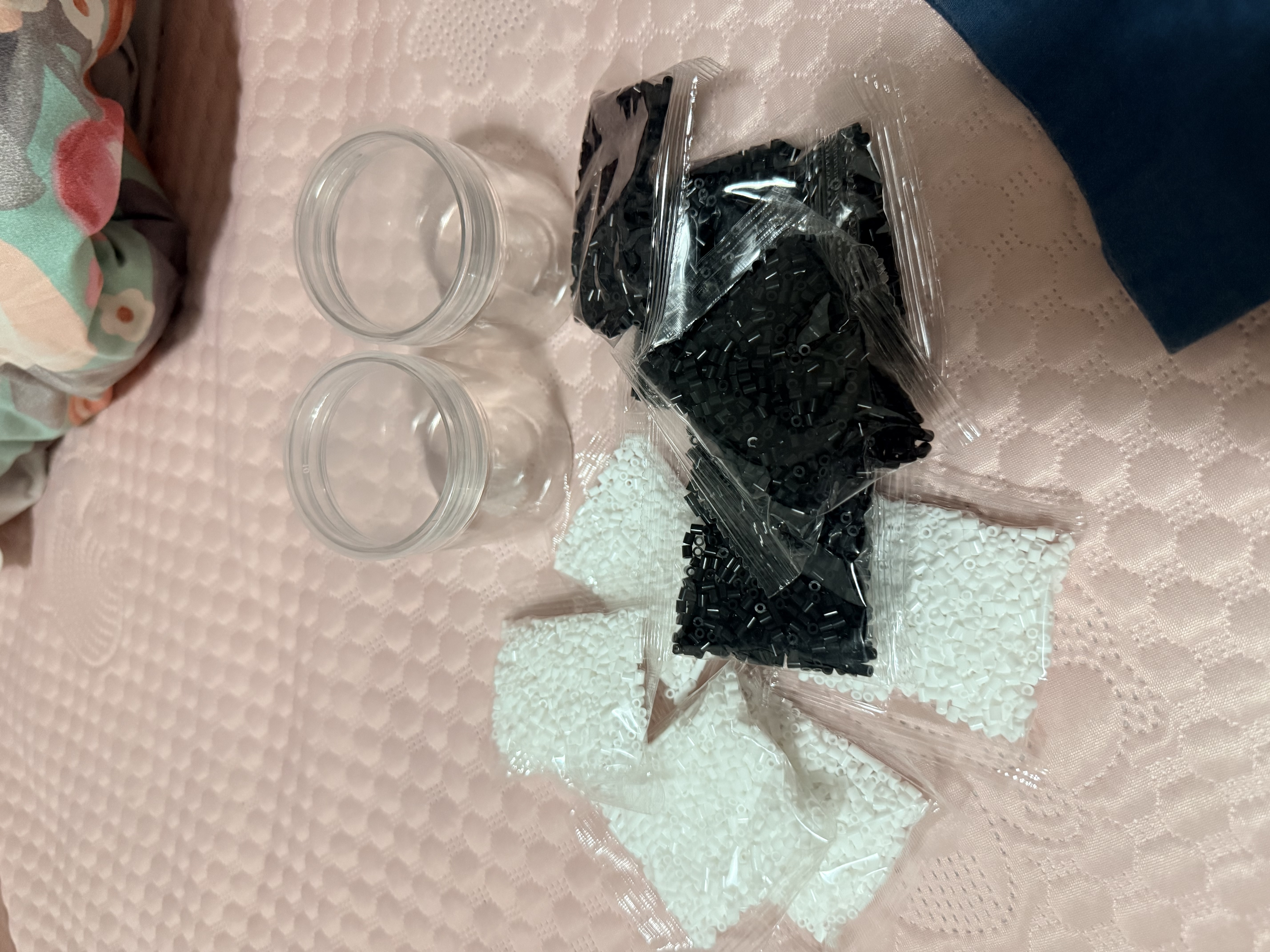 NVV黑白拼豆补充装 2.6mm黑白拼豆补充包豆粒 儿童DIY手工制作益智材料配件工具 送收纳罐PD-T02 实拍图