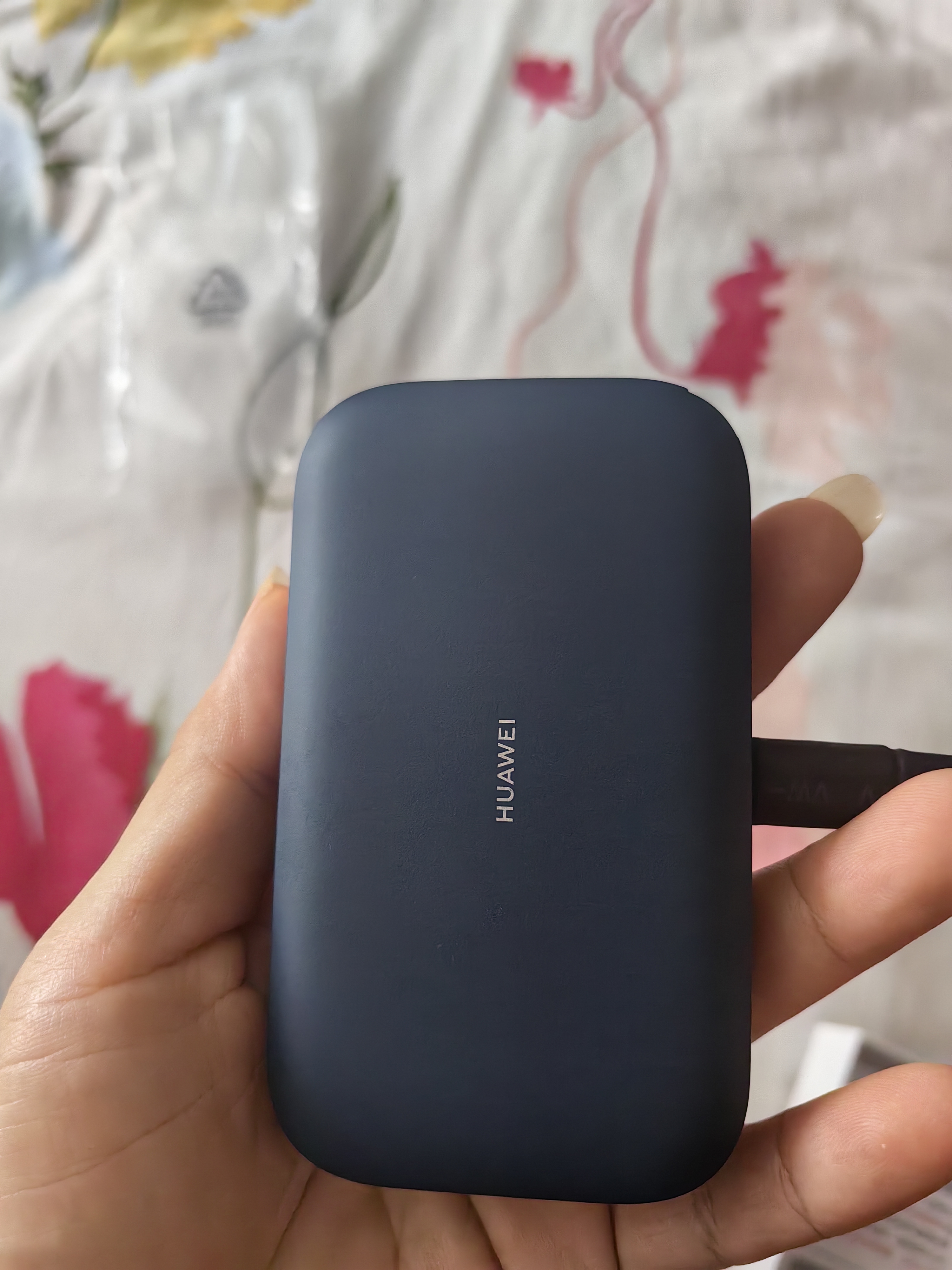 华为（HUAWEI）随行WiFi 3 Pro 4G+双网通 随身wifi 300M高速上网/3000mAh大电池/机卡一体版 E5783-836 实拍图