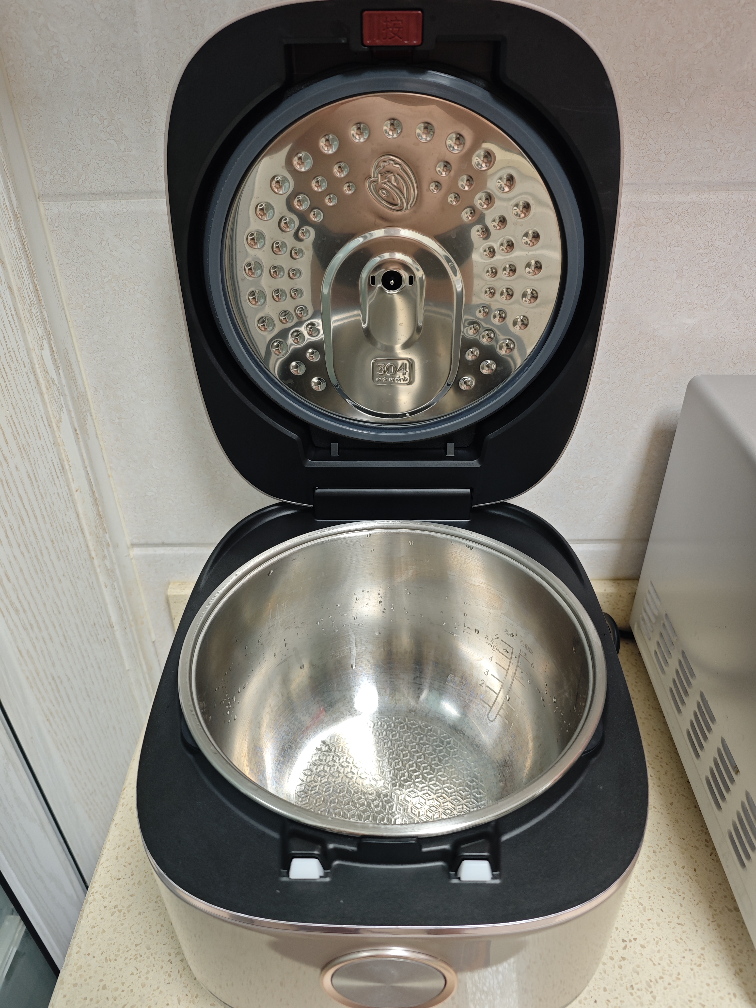 美的（Midea）【政府补贴】电饭煲0涂层家用5L大容量IH无涂层电饭煲316L不锈钢智能5-8人煲汤煮饭锅MB-HC559S 实拍图
