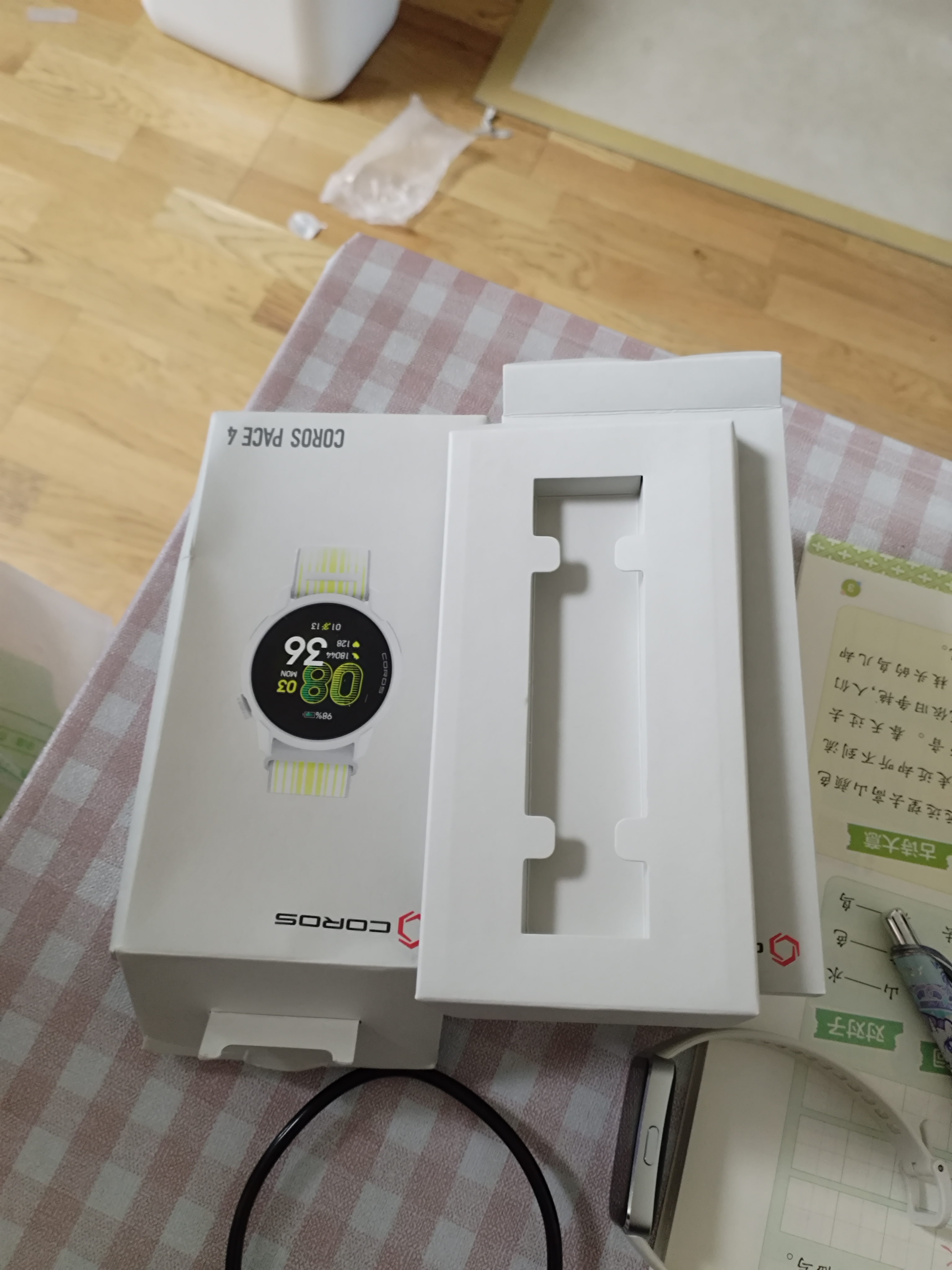 高驰COROS PACE 4 白色织物表带款 实拍图