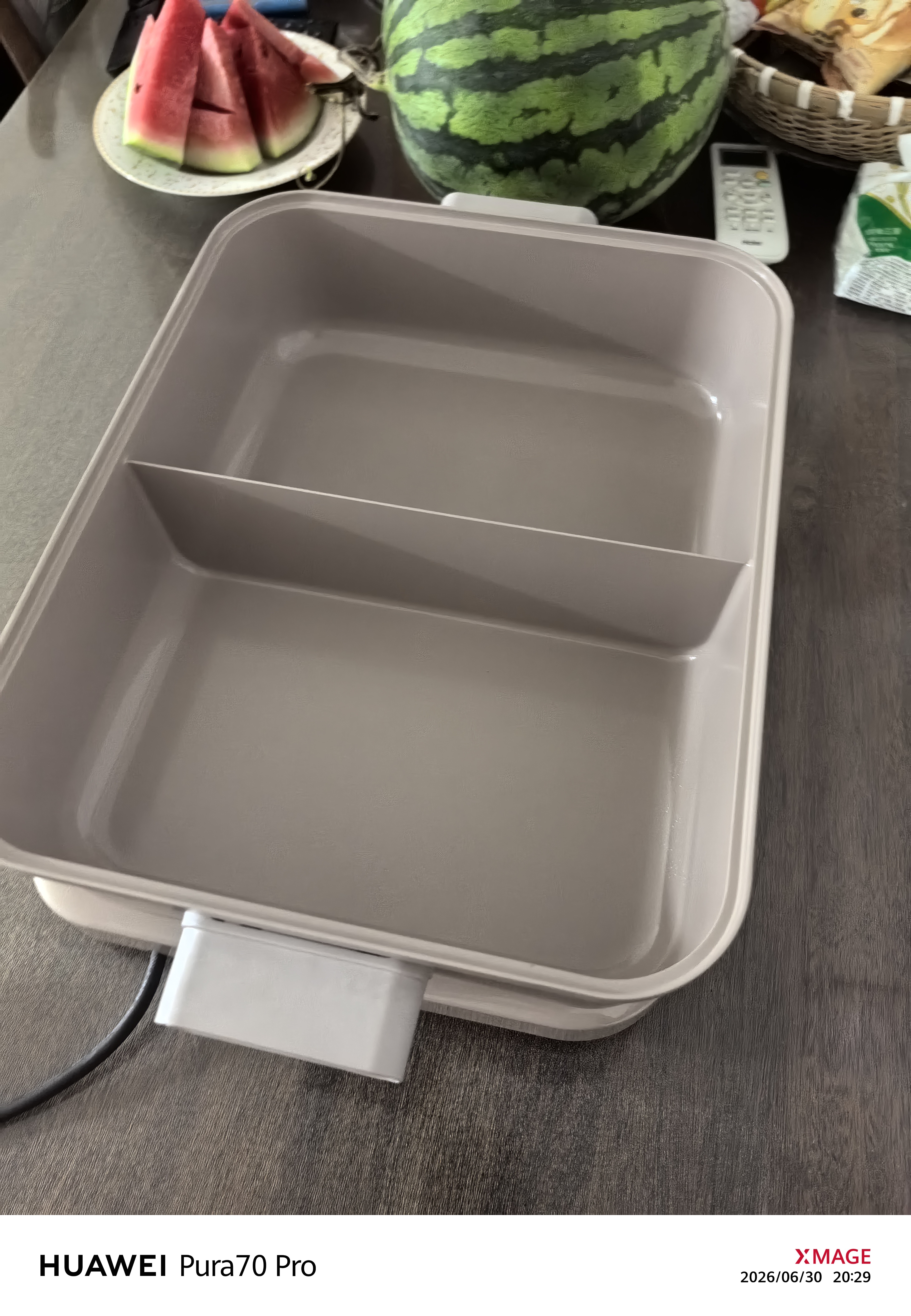 美的（Midea）火锅专用锅 电火锅 鸳鸯锅 5分钟分区速沸8L分体式0氟钛陶多功能锅电煮锅火锅锅HGS352866 实拍图