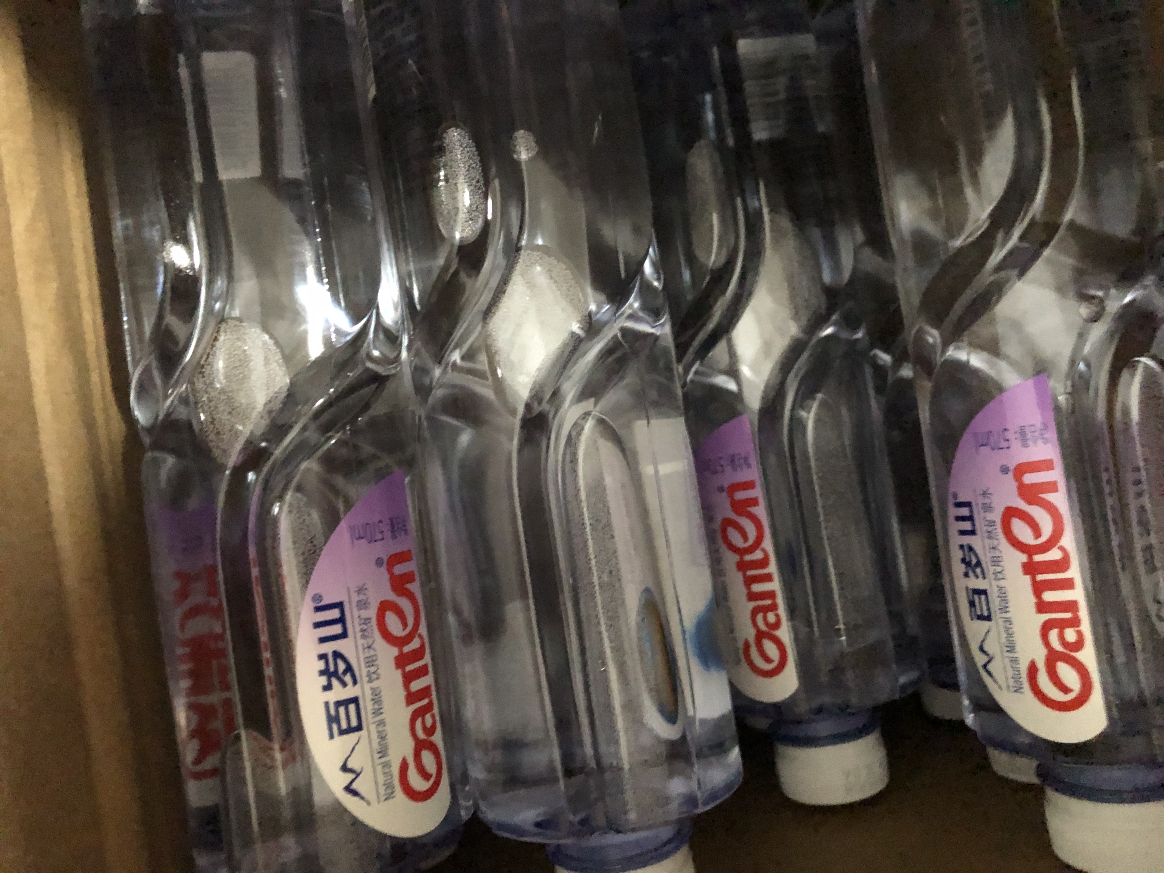 景田 百岁山 天然矿泉水 570ml*24瓶 整箱装 会议办公 家庭健康饮用水 实拍图