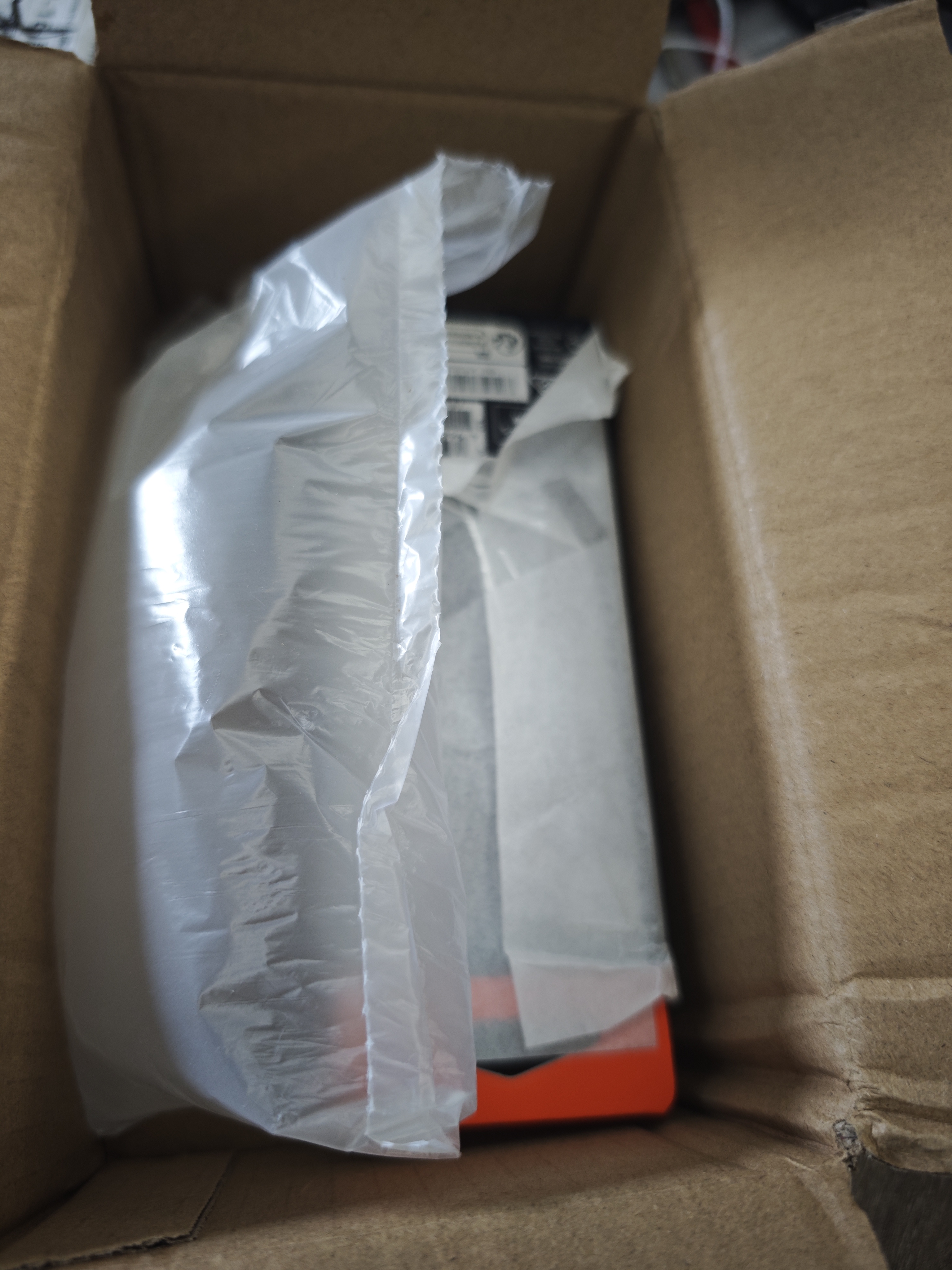 JBL TUNE 235BT 半入耳式蓝牙耳机 颈挂式耳机 防水设计免提通话 适用小米 苹果耳机 送男友礼物 黑色 实拍图