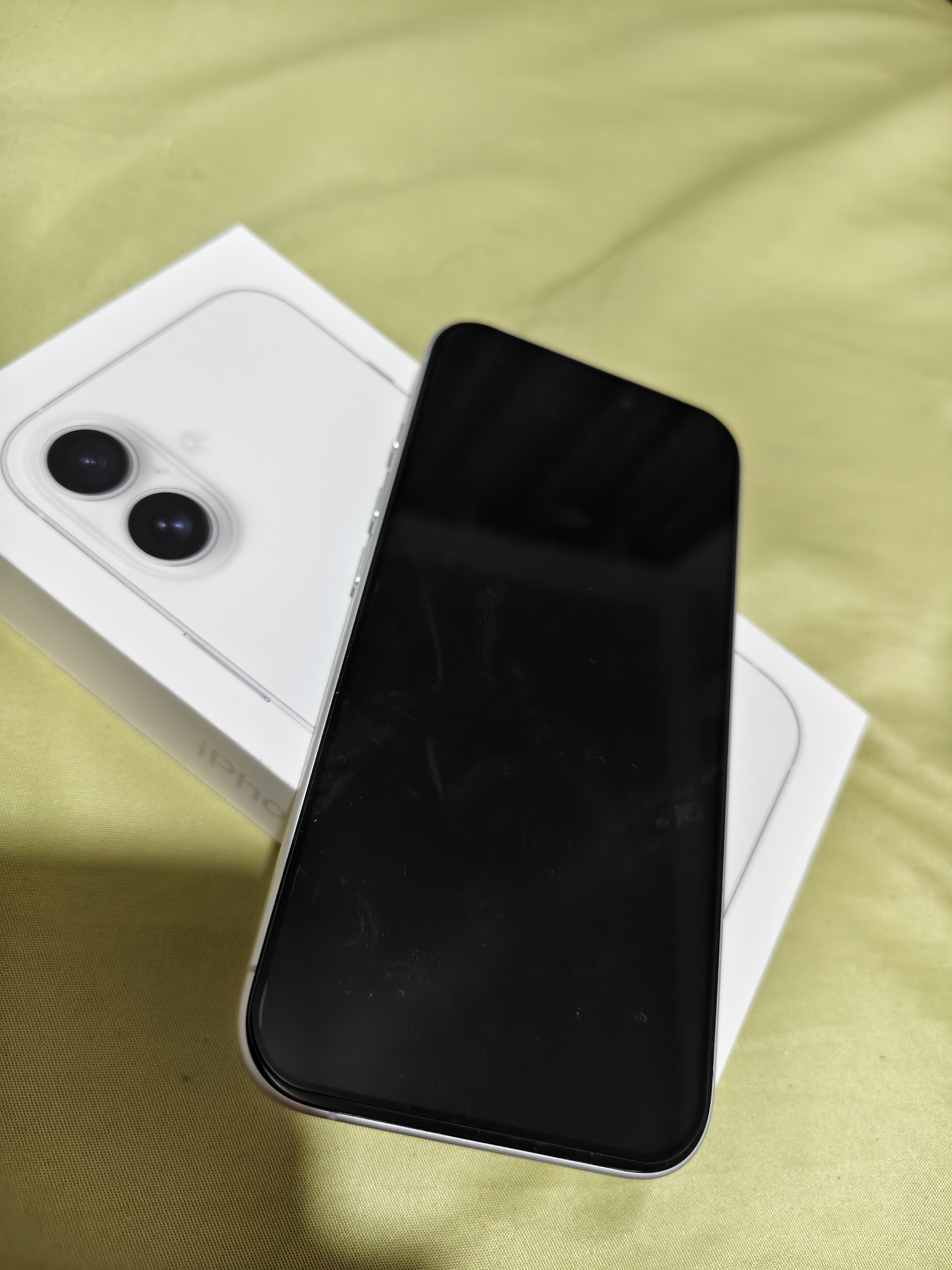 Apple/苹果 iPhone 16（A3288）128GB 白色 支持移动联通电信5G 双卡双待手机 实拍图