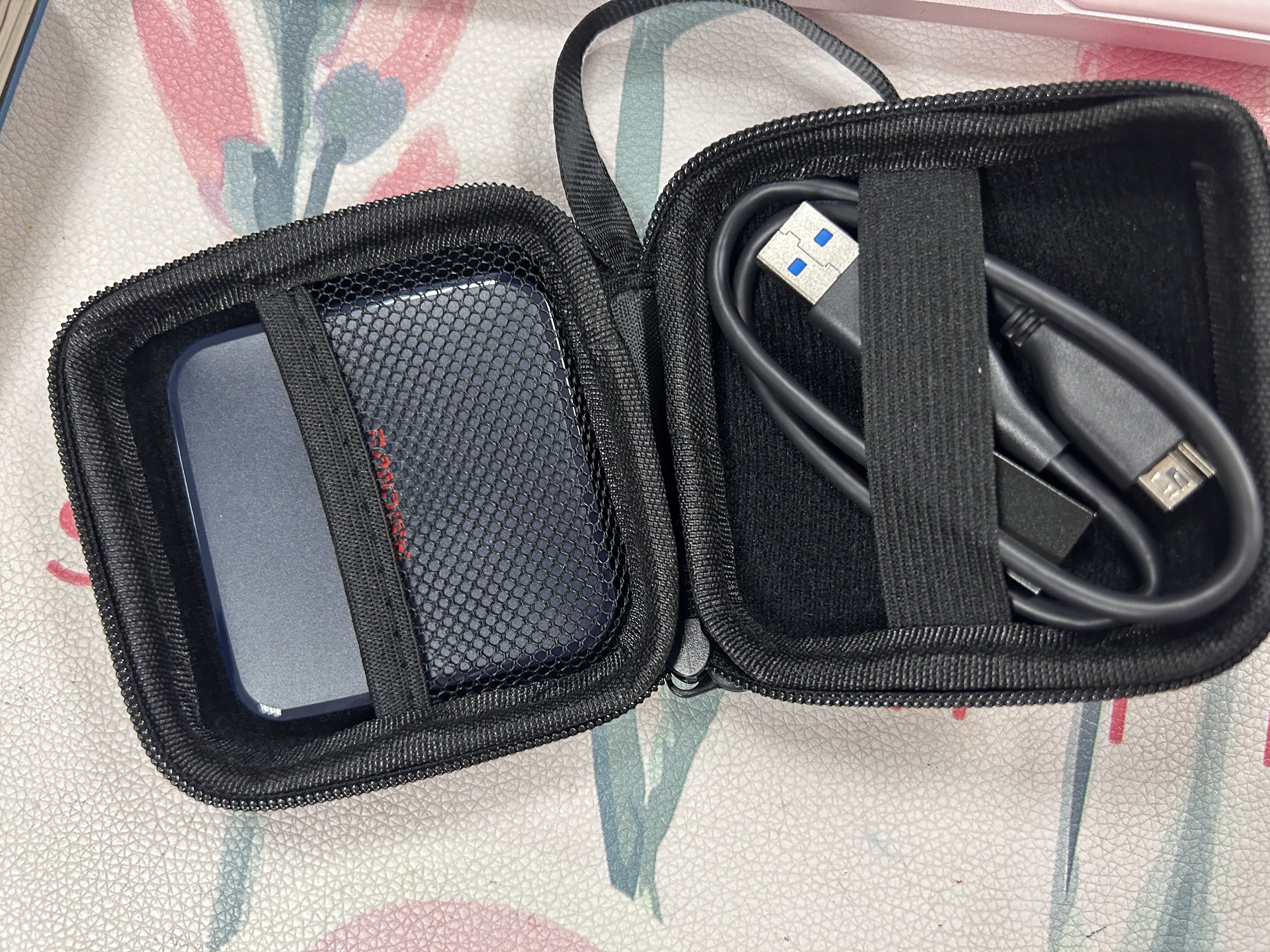 闪迪（SanDisk）ELE 1TB 移动固态硬盘（PSSD）新元素 type-c接口 小巧便携 手机直连笔记本两用外接 礼盒款好彩 实拍图