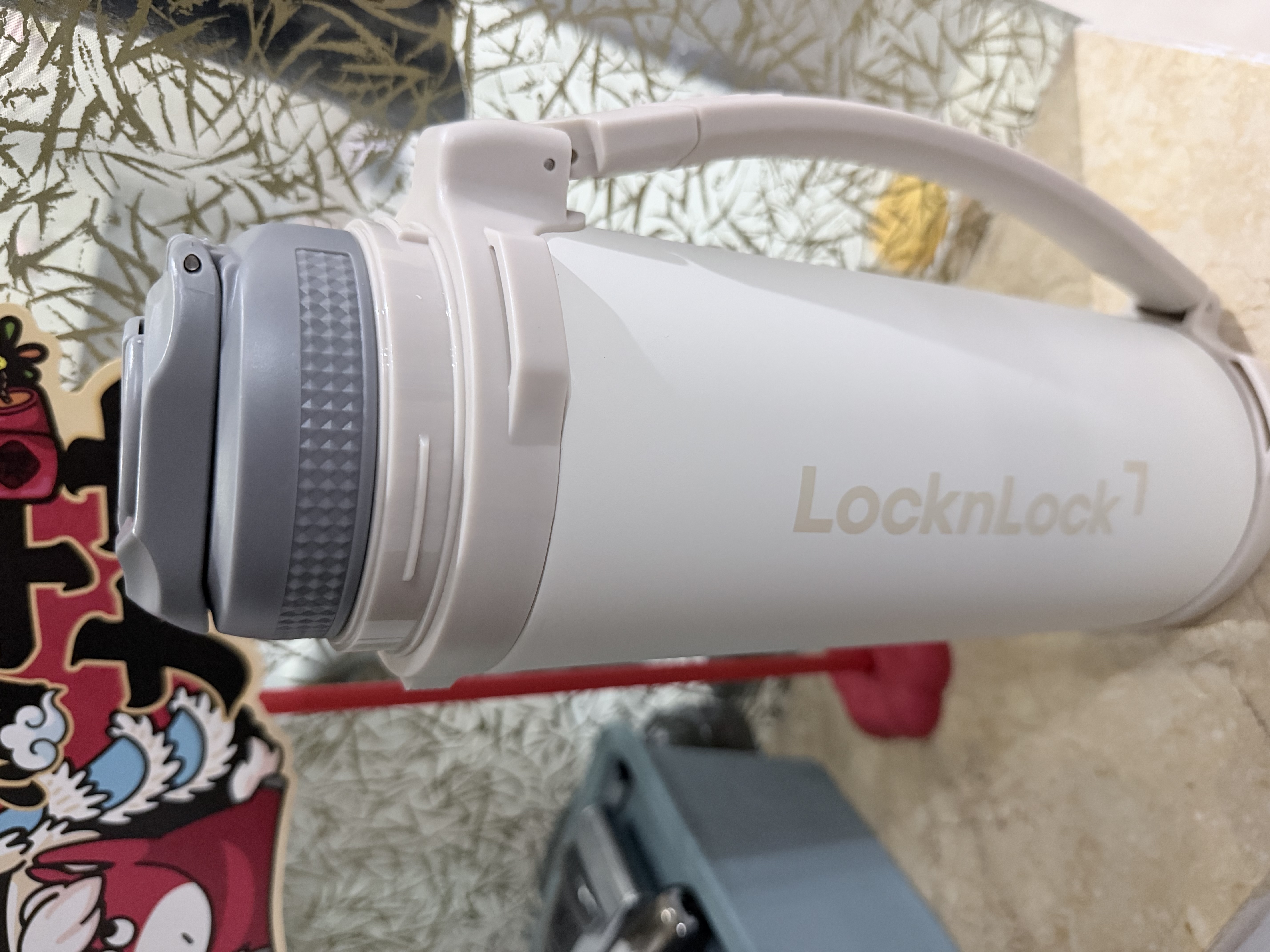 乐扣乐扣（LOCK&LOCK）大容量保温壶户外旅行露营不锈钢便携车载式手提暖壶2L象牙白色 实拍图