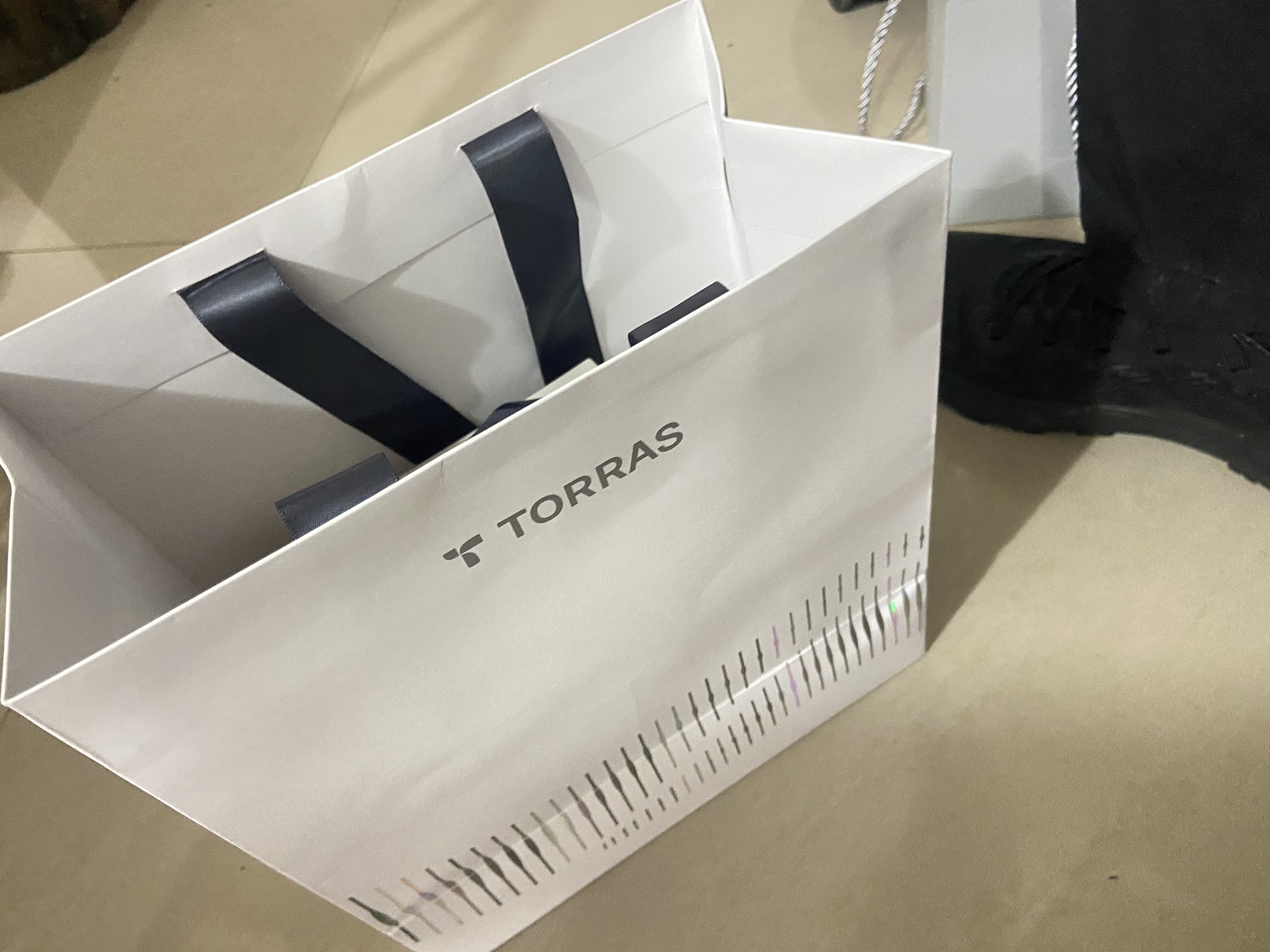 图拉斯（TORRAS）车载香薰汽车香水内饰2026新款男士专用高档持久留淡香氛智能喷雾 【蓄电款Pro·钢琴黑】旗舰首选丨雪山+森林 男士清冷香 230g 实拍图