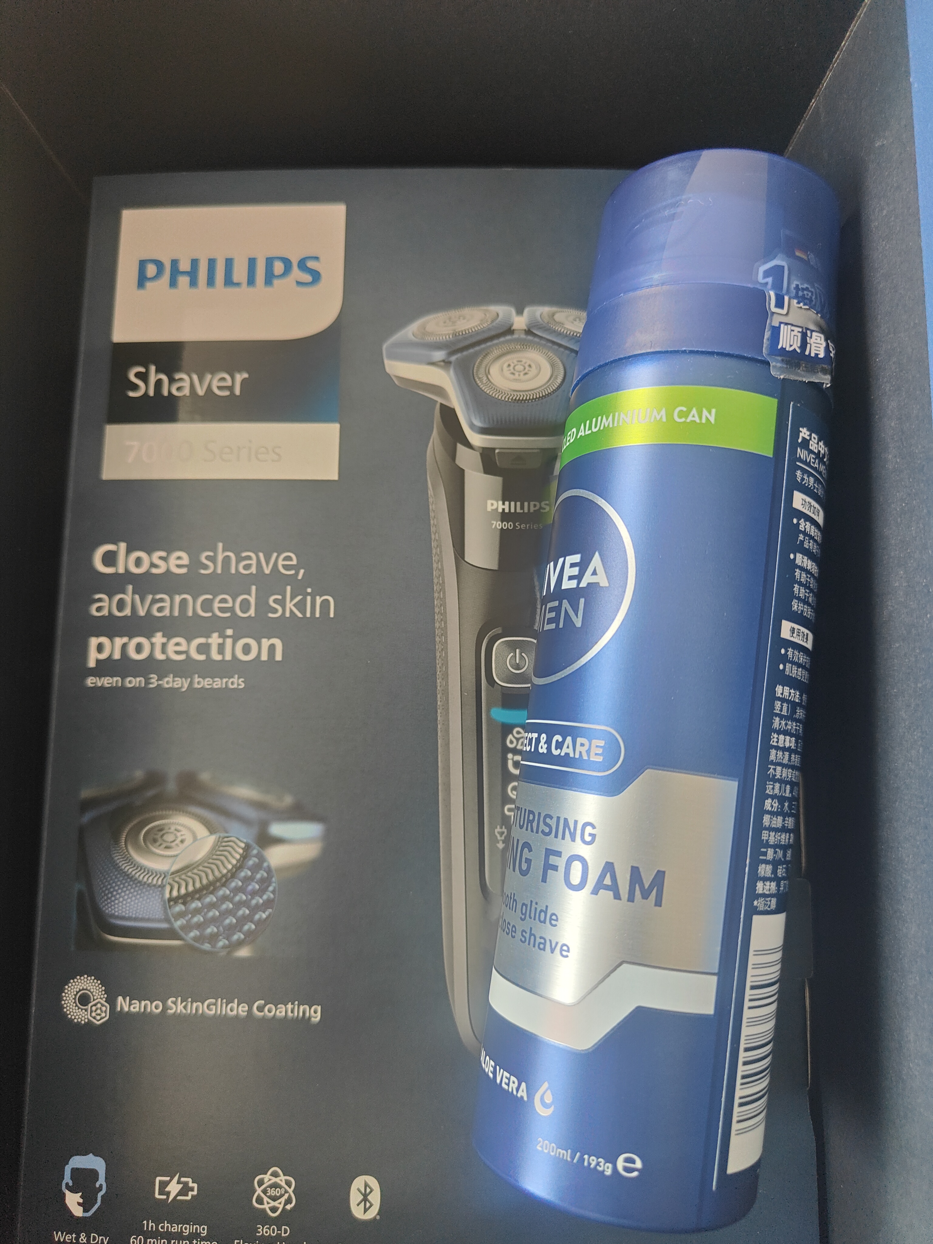 飞利浦（PHILIPS）电动剃须刀刮胡刀 欧洲版进口 蜂巢旋护7系 SkinIQ亲肤剃须刀 敏感肌护肤 生日礼物送长辈送男友 【旋护7系Pro】 S7886/35 充电底座 实拍图