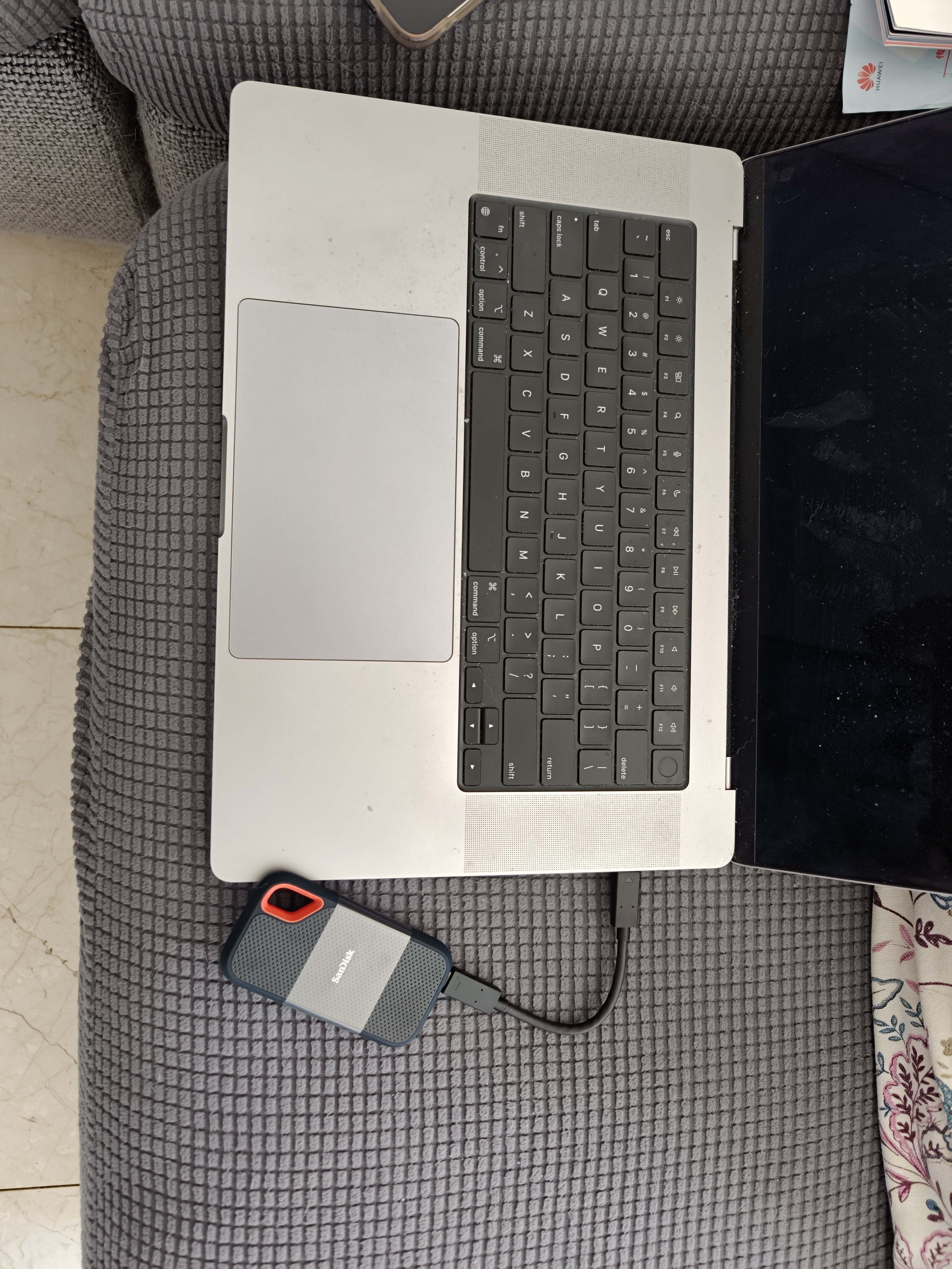 闪迪（SanDisk）1TB Type-c USB3.2 NVMe移动固态硬盘（PSSD）E61卓越版 1050MB/s三防保护 手机笔记本电脑外接SSD 实拍图