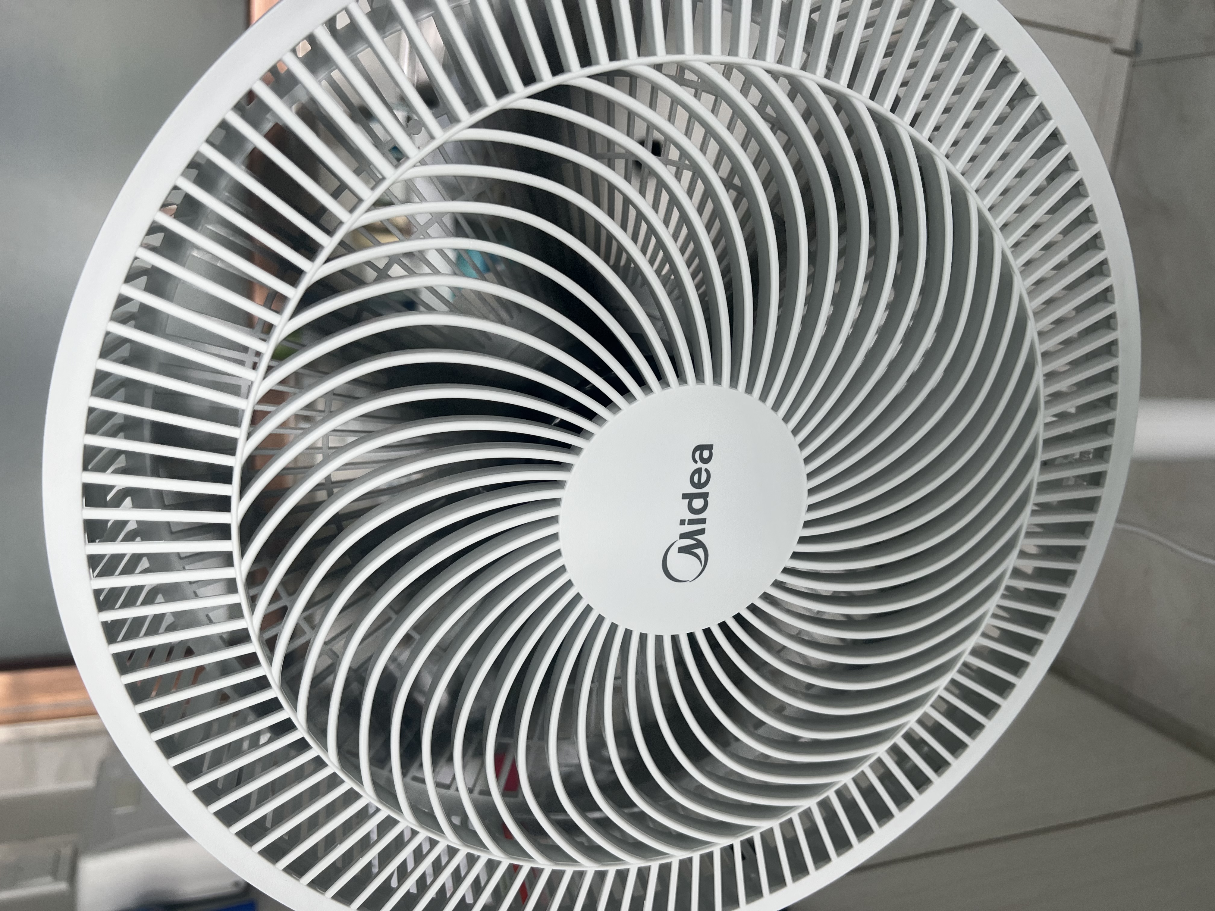 美的（Midea） 电风扇 家用风扇7叶落地扇立式轻音节能大风量电扇台扇迷你扇台立两用转页扇空气循环扇安静低音 店长推荐丨7叶劲风 百万单·SAF30AC 家用落地扇 实拍图
