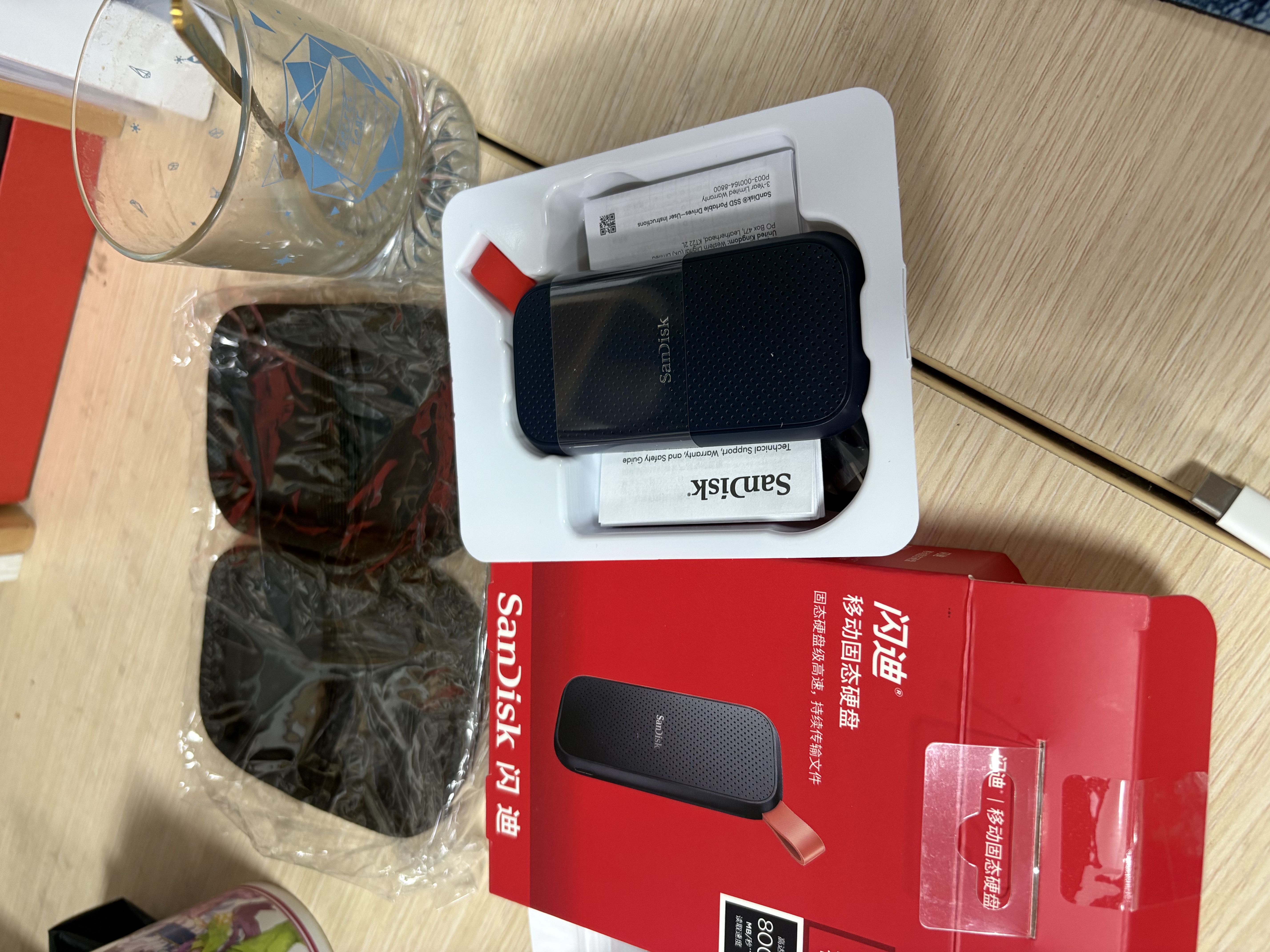 闪迪移动固态硬盘套装 Type-C USB3.2接口小巧便携SSDE30 2T 读速高达800MB/s 实拍图