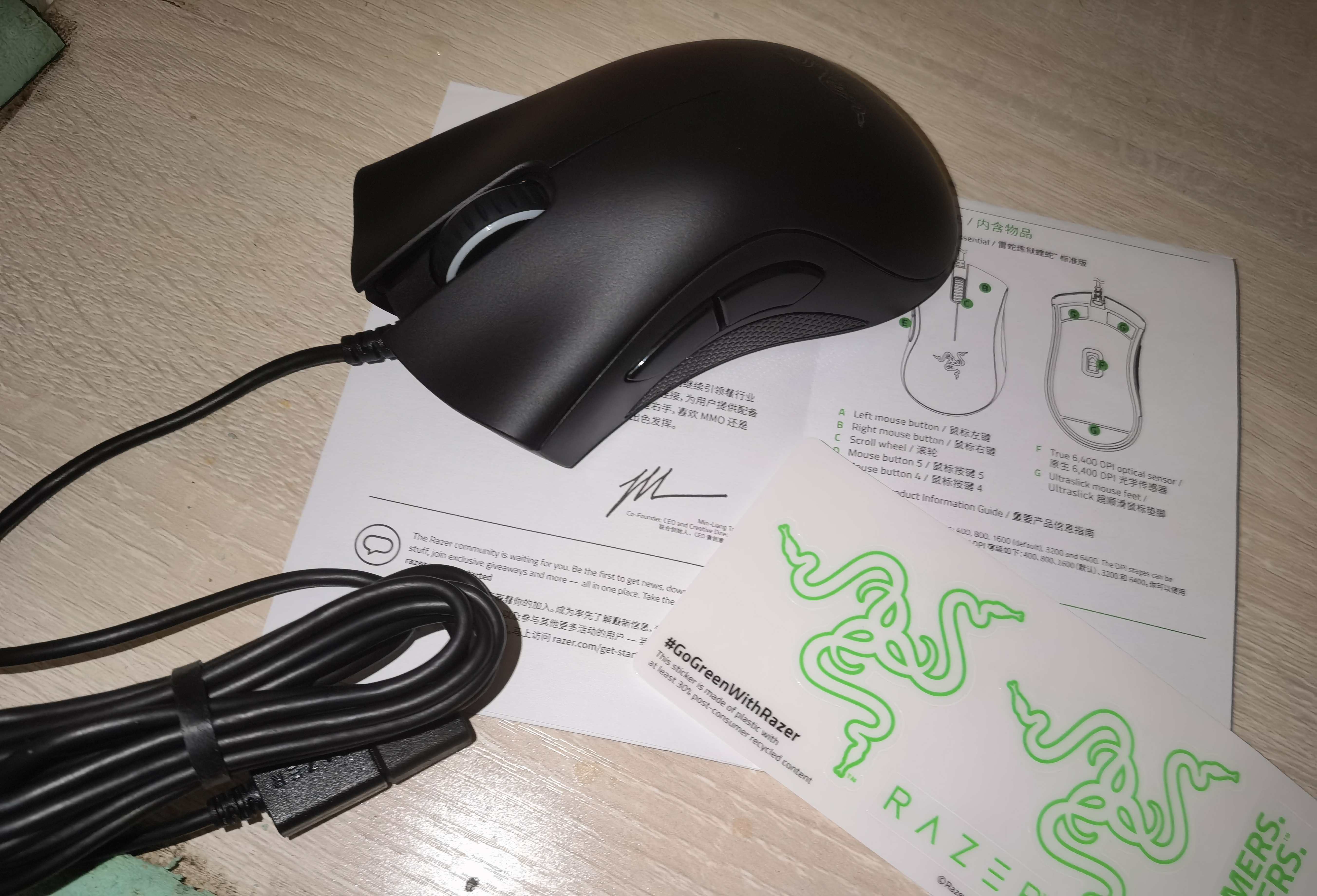 雷蛇（Razer）炼狱蝰蛇标准版有线鼠标 人体工学 电竞游戏 右手通用型 吃鸡/LOL/CSGO游戏鼠标 黑色 实拍图