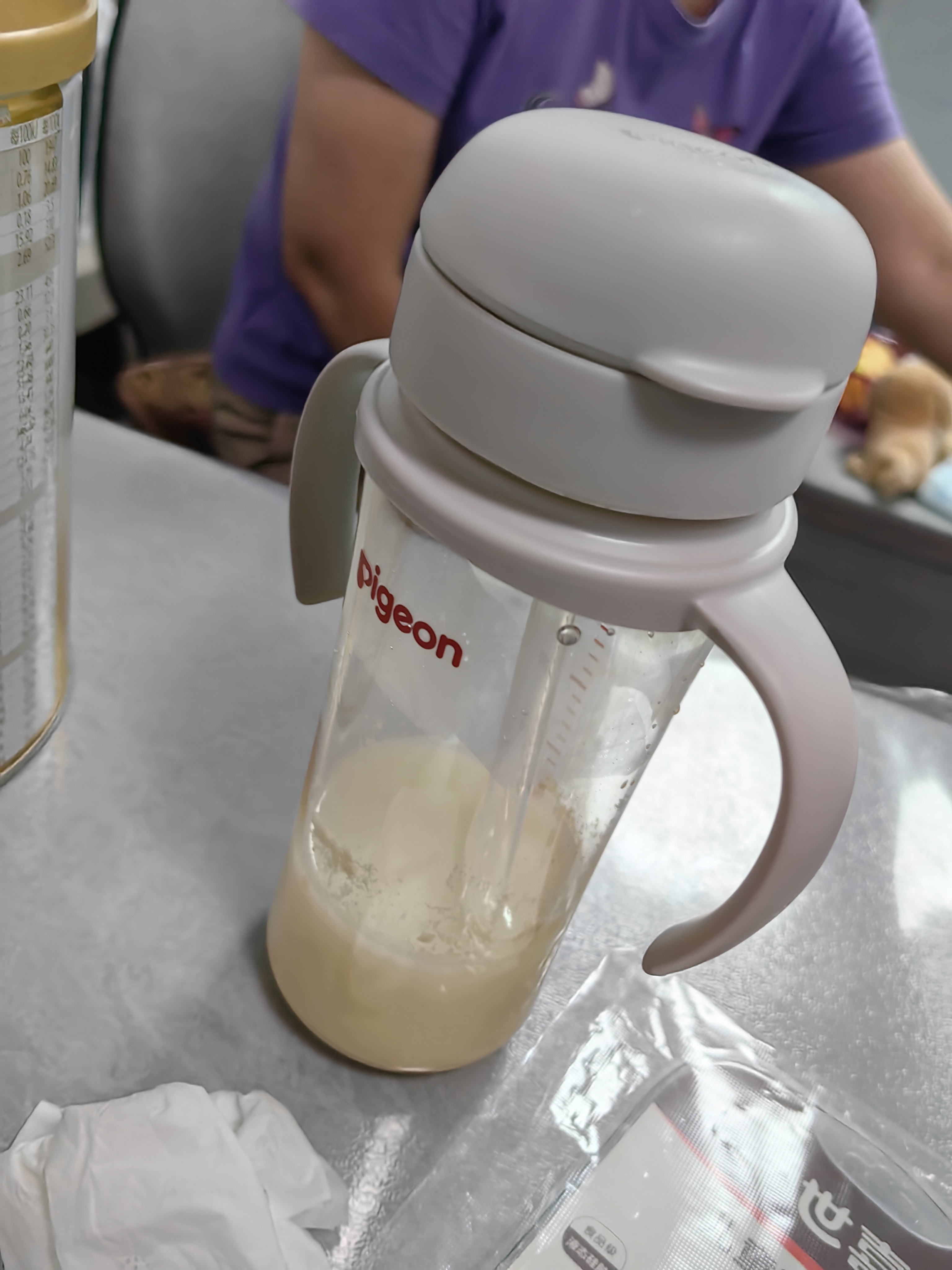 贝亲（Pigeon）自然成长翻盖直饮吸管 大童奶瓶330ml 经典款 18月+  AA278 实拍图