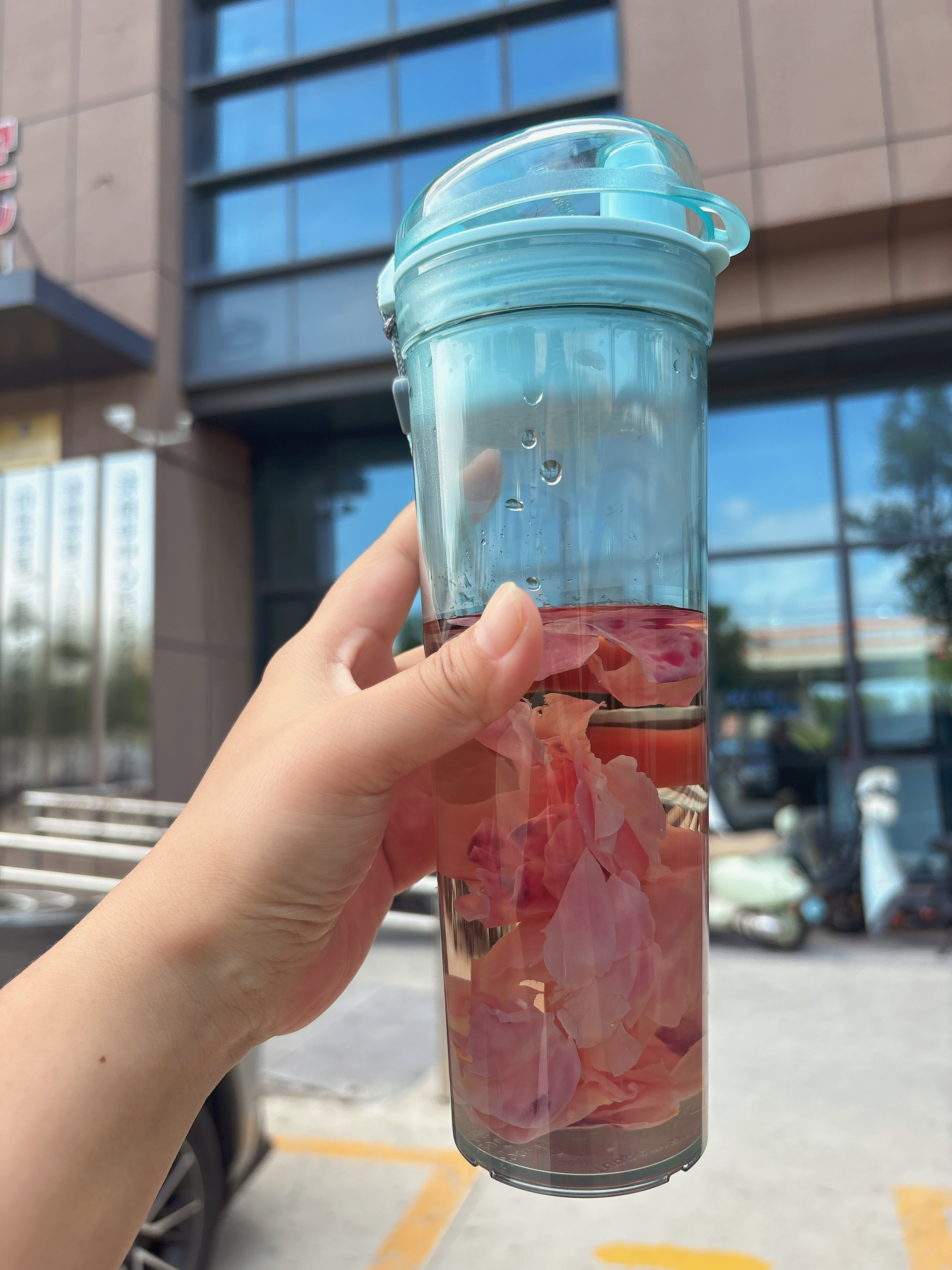 特百惠（Tupperware）晶彩MAX塑料杯600ml 男女士学生运动水杯子大容量泡茶杯 马卡蓝 实拍图