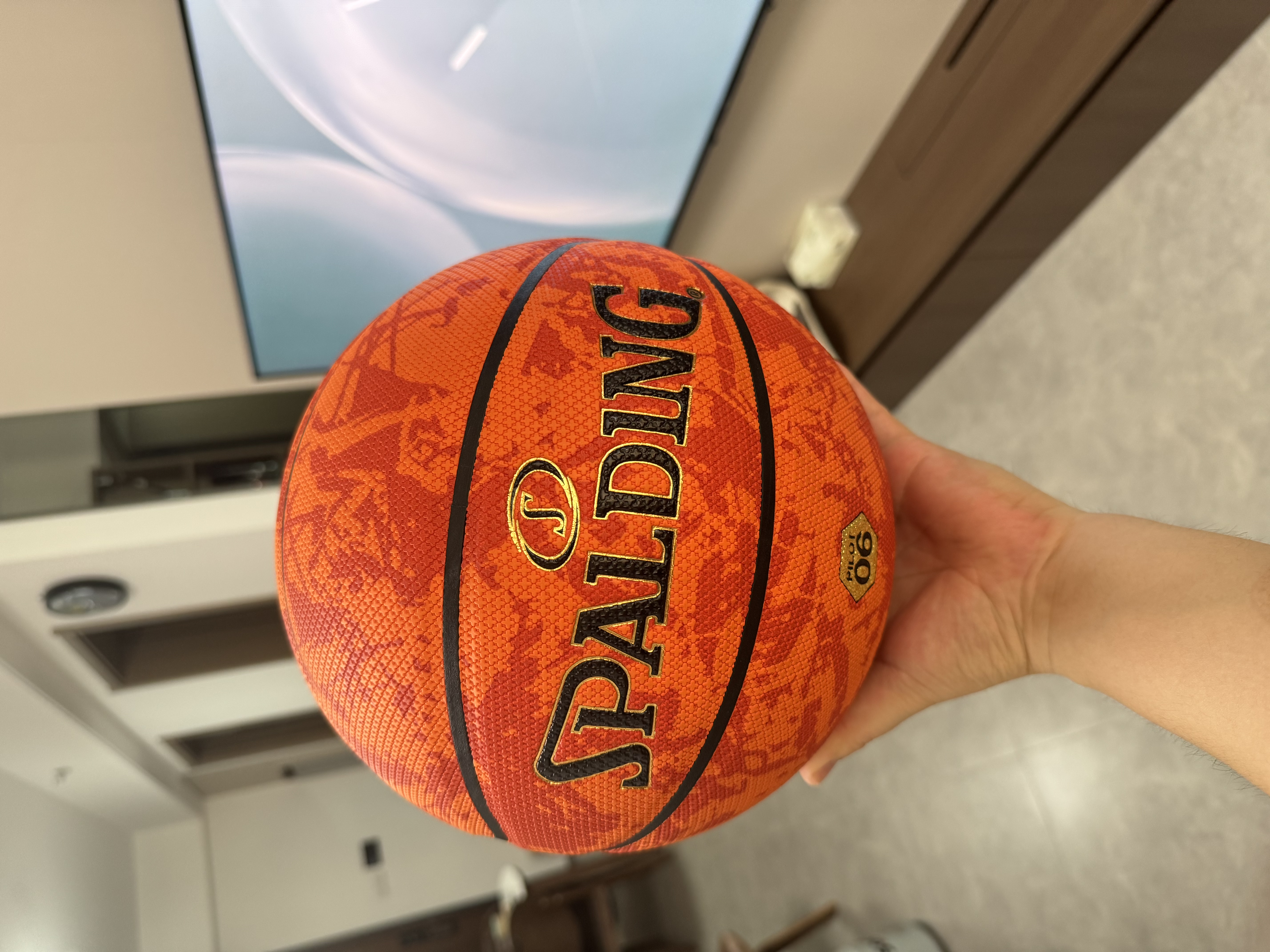 斯伯丁（SPALDING）7号成人篮球飞行员06十字防滑颗粒PU材质吸湿室内外通用 77-934Y 实拍图