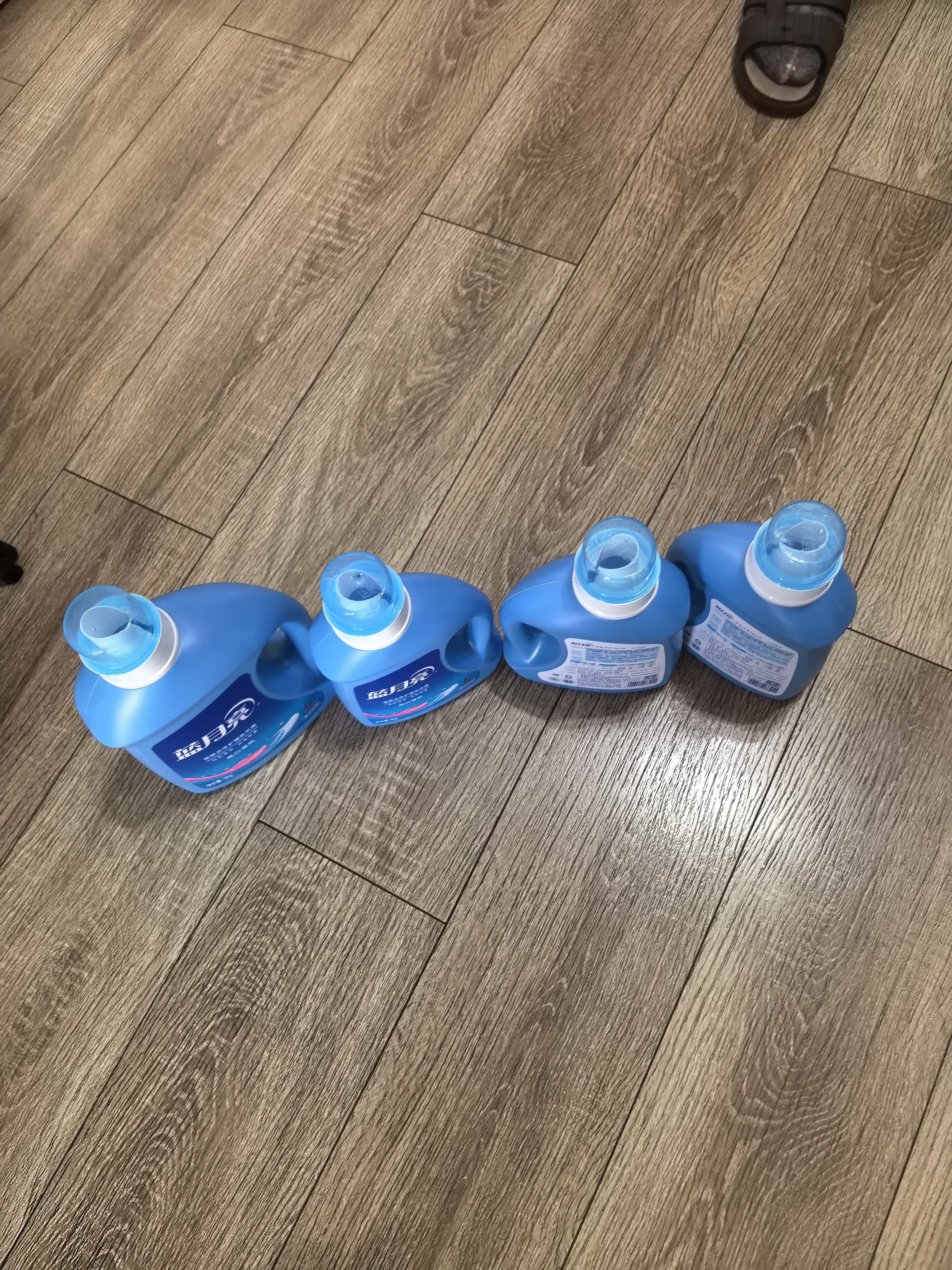 蓝月亮亮白增艳洗衣液薰衣草香 2kg瓶+1kg*3瓶 护色增艳 洁净去污易漂洗 实拍图