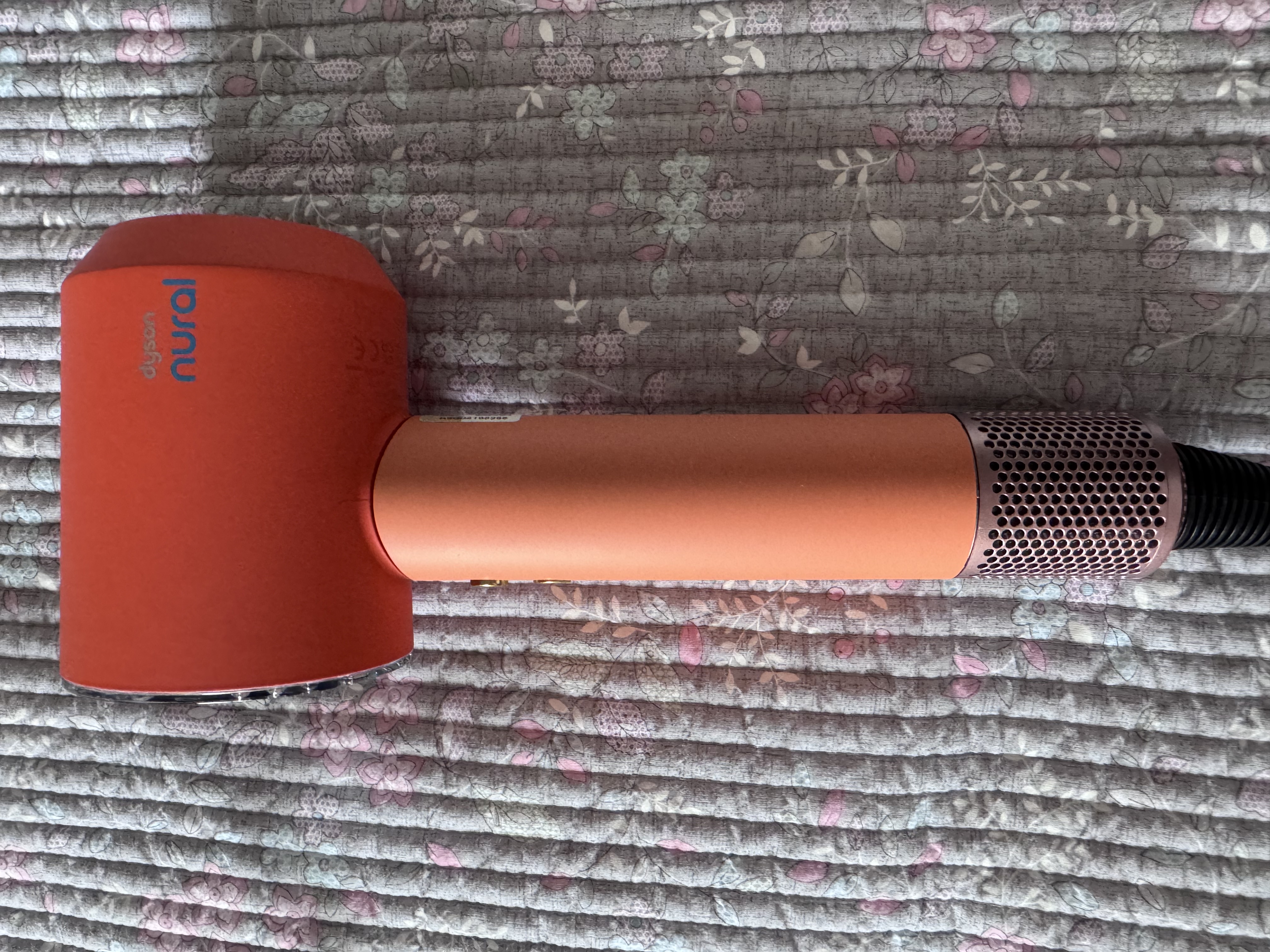 戴森（DYSON）HD16吹风机 电吹风负离子进口家用礼物 陶瓷杏礼盒款海外版(220V电压赠转化插头) 实拍图