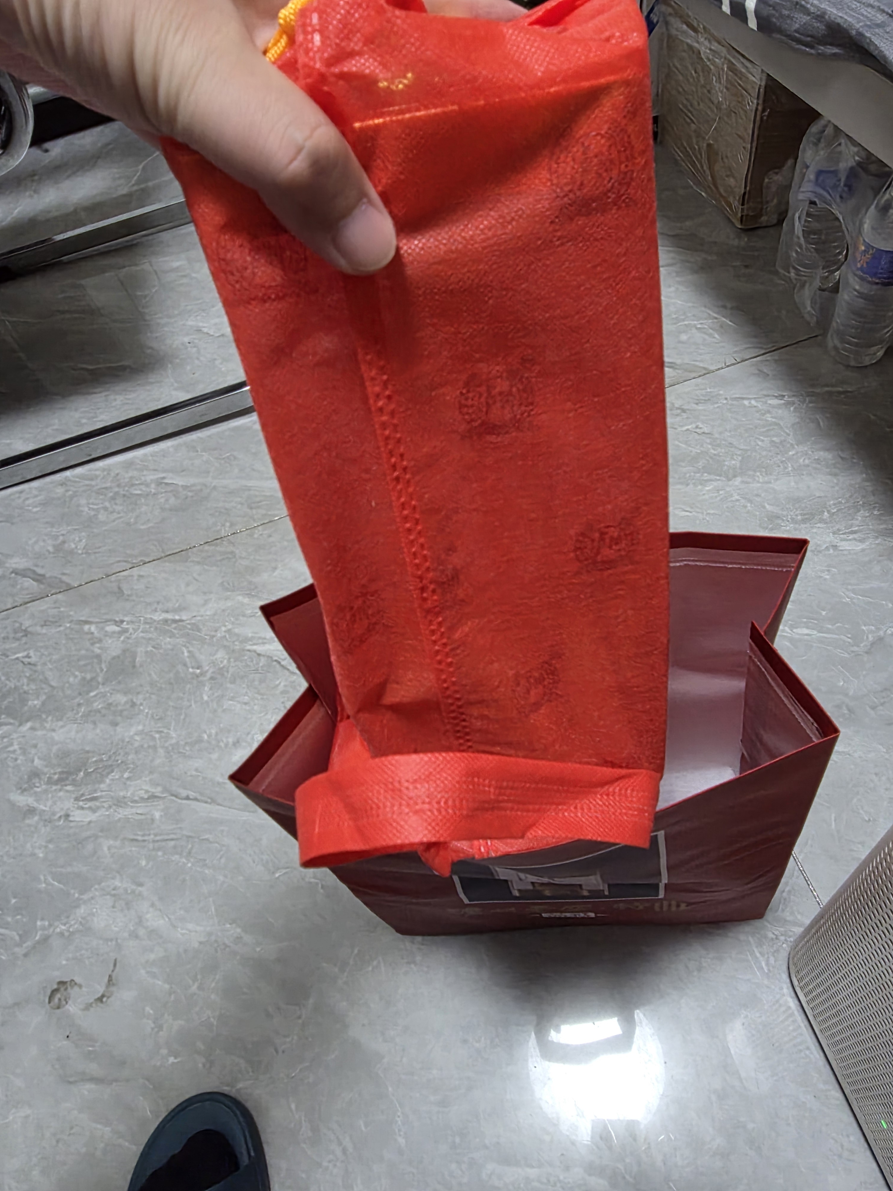 泸州老窖 特曲晶彩 浓香型高度白酒 52度500ml*6瓶 整箱 含礼袋 纯粮自饮 实拍图