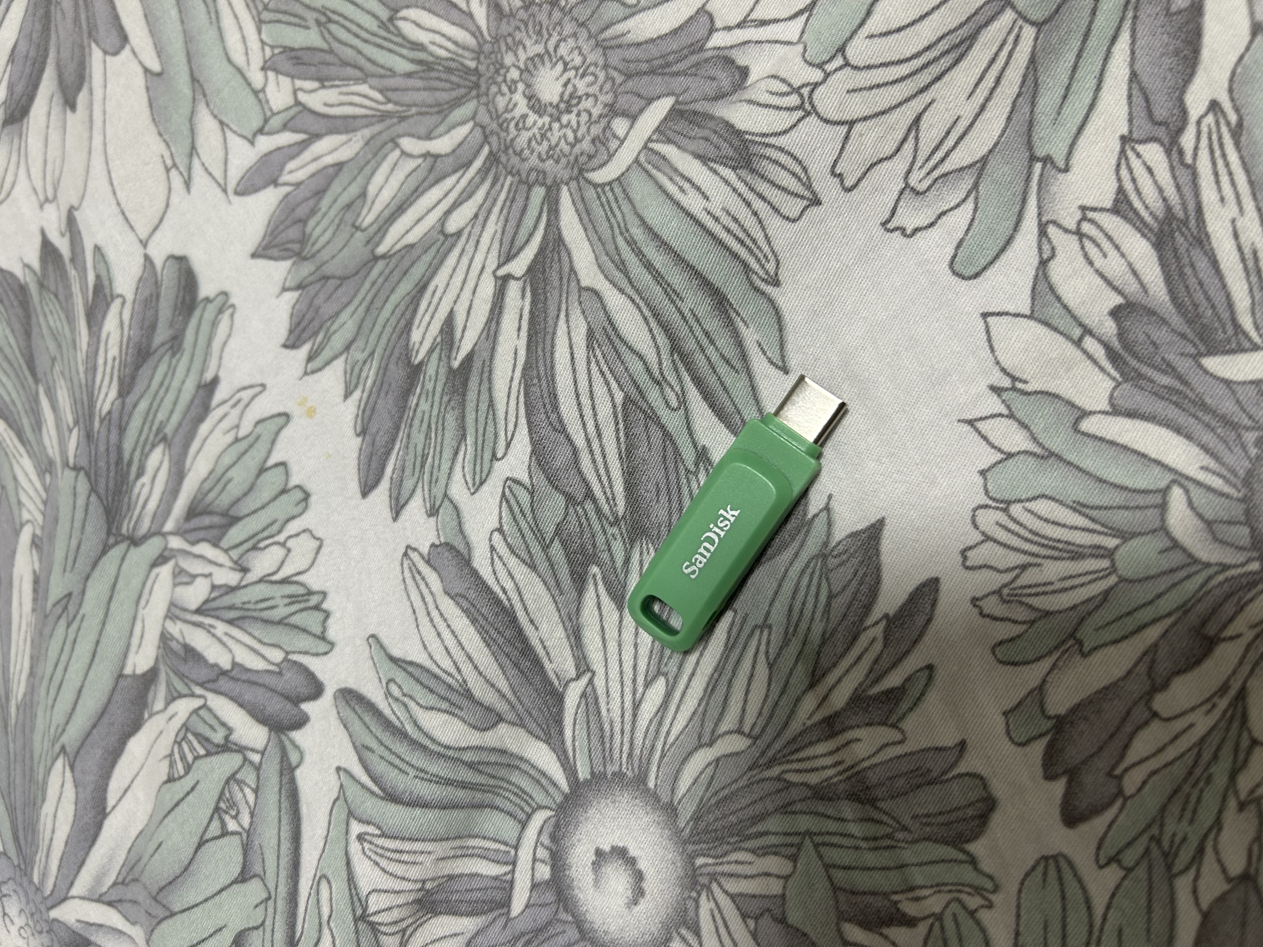 闪迪（SanDisk）64GB Type-C USB3.2 手机U盘DDC3绿色 读速高达300MB/s 自动备份 手机电脑两用 双接口大容量优盘 实拍图