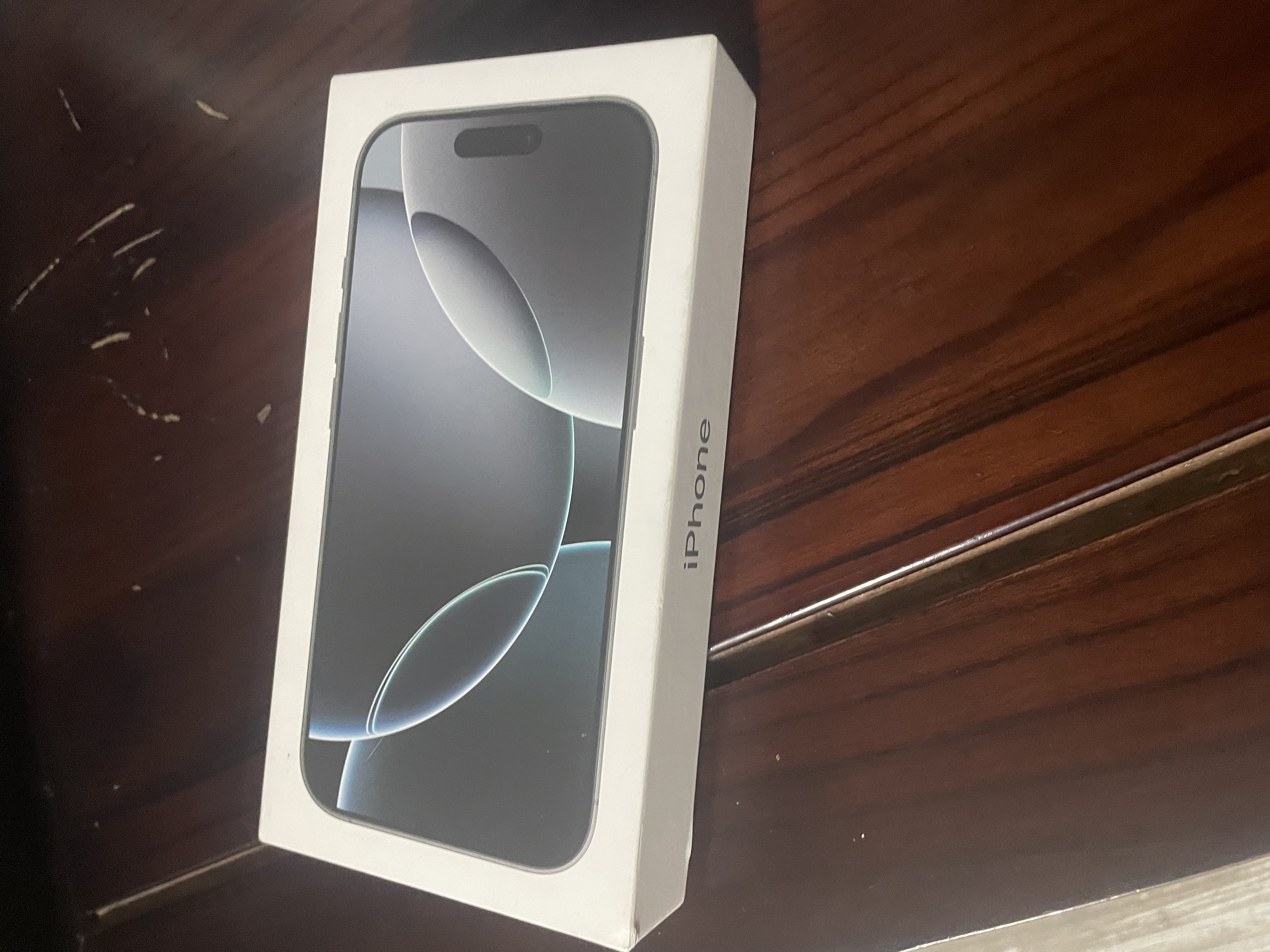 Apple/苹果【需签收激活】iPhone 16 Pro 128GB 白色钛金属 支持移动联通电信5G 双卡双待手机 国补 实拍图